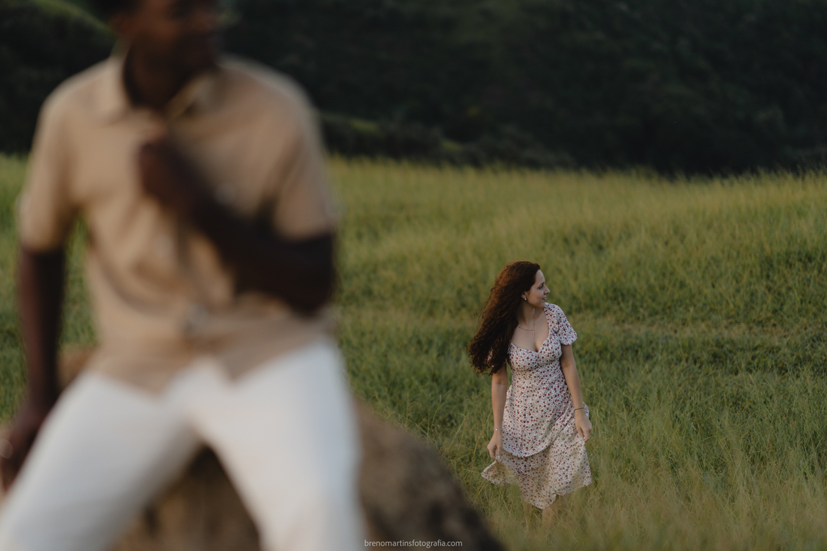 ana-laura-e-jonas-brenomartinsfoto-pre-wedding-no-morro-do-capuava-de-tarde-breno-martins-fotografia-pirapora-do-bom-jesus-pre-casamento
