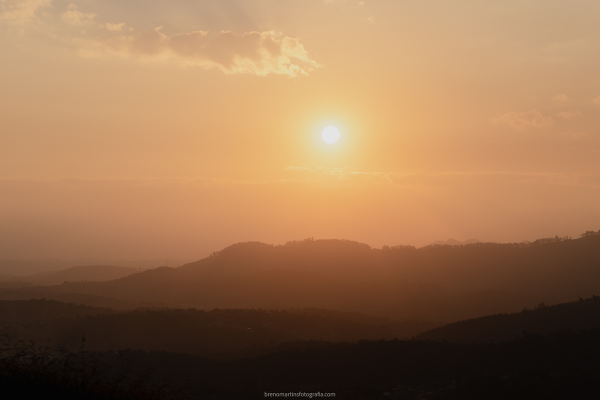 helena-e-braian-pre-wedding-no-morro-do-capuava-pre-wedding-na-montanha-brenomartinsfoto-breno-martins-fotografia