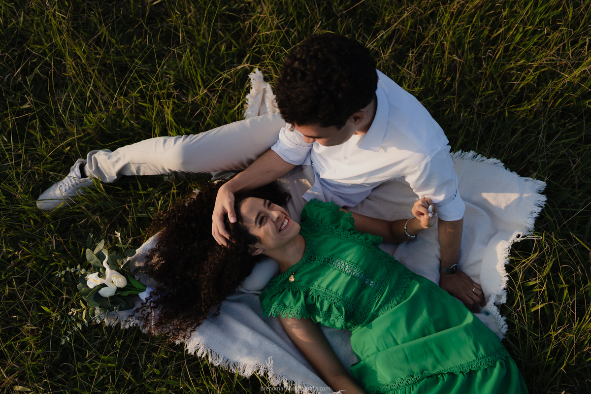 helena-e-braian-pre-wedding-no-morro-do-capuava-pre-wedding-na-montanha-brenomartinsfoto-breno-martins-fotografia