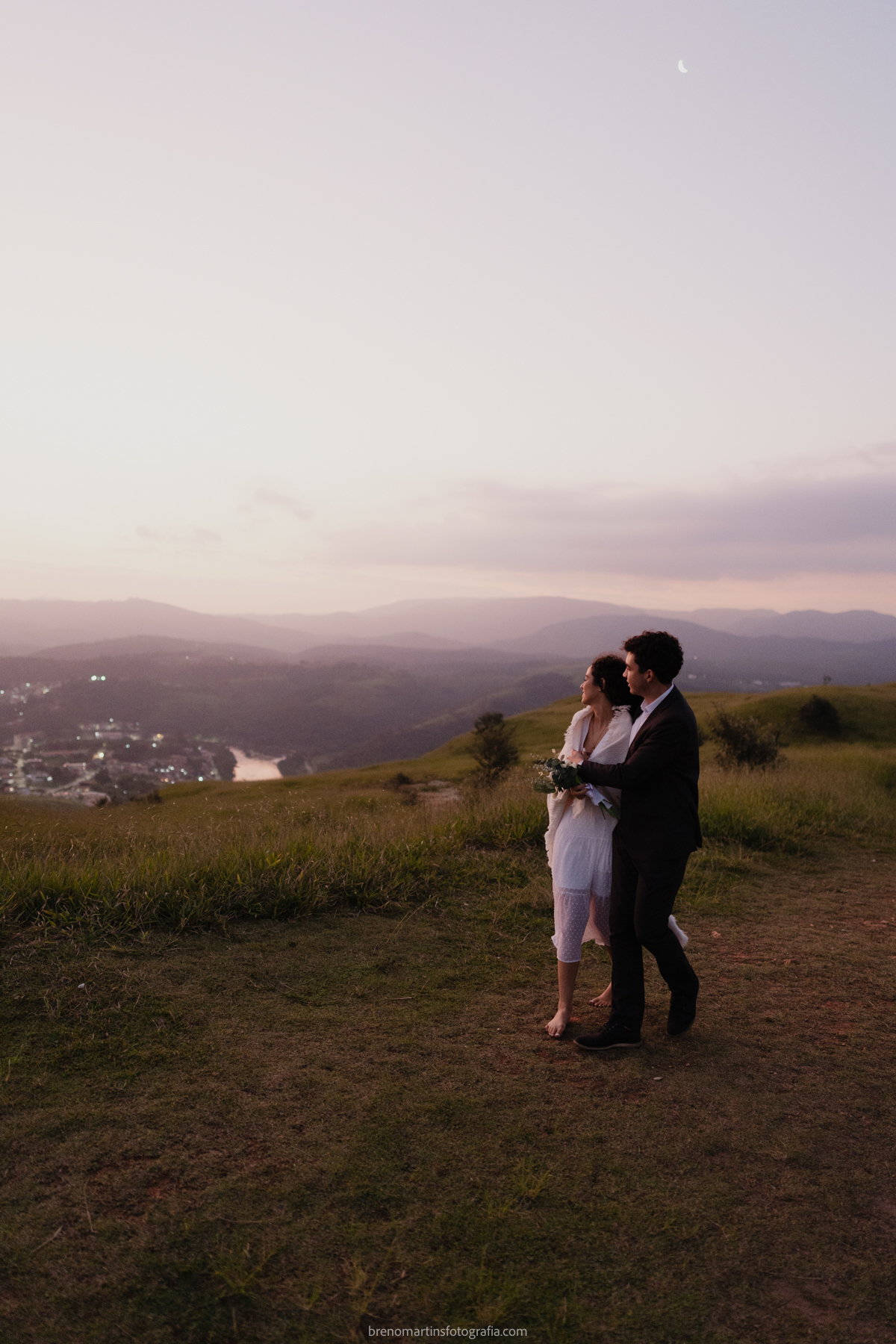 helena-e-braian-pre-wedding-no-morro-do-capuava-pre-wedding-na-montanha-brenomartinsfoto-breno-martins-fotografia