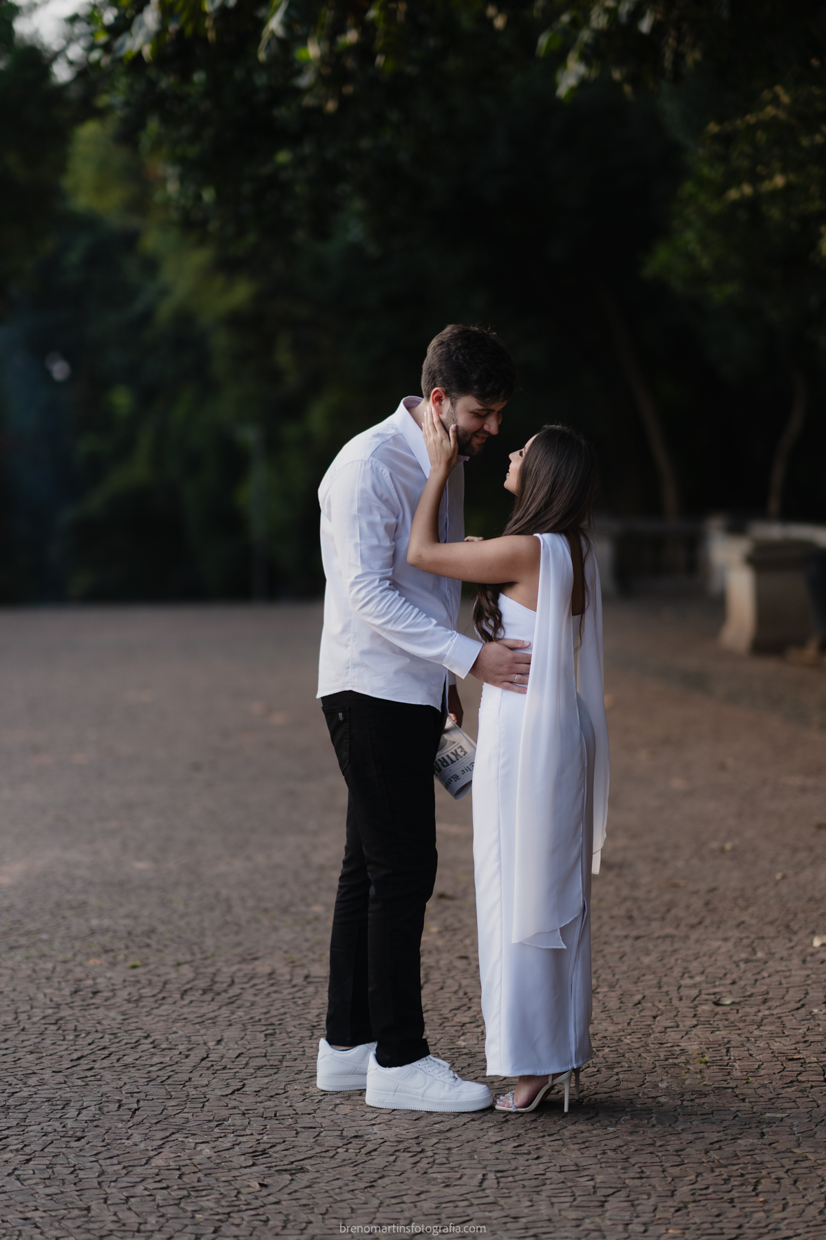 rafaela-e-eduardo-pre-wedding-no-museu-do-ipirangra-brenomartinsfoto-breno-martins-fotografia 