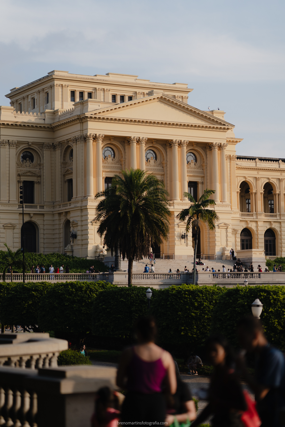 rafaela-e-eduardo-pre-wedding-no-museu-do-ipirangra-brenomartinsfoto-breno-martins-fotografia 