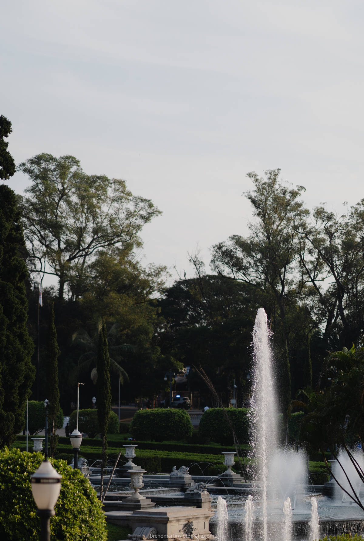 rafaela-e-eduardo-pre-wedding-no-museu-do-ipirangra-brenomartinsfoto-breno-martins-fotografia 