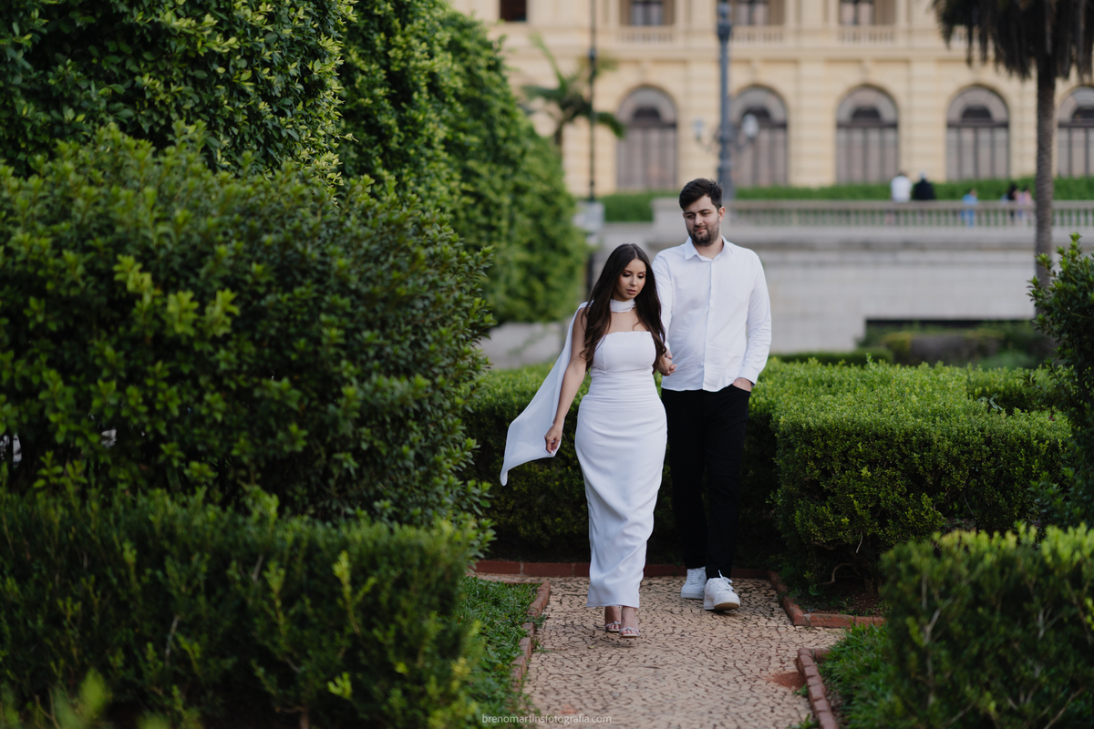 rafaela-e-eduardo-pre-wedding-no-museu-do-ipirangra-brenomartinsfoto-breno-martins-fotografia 