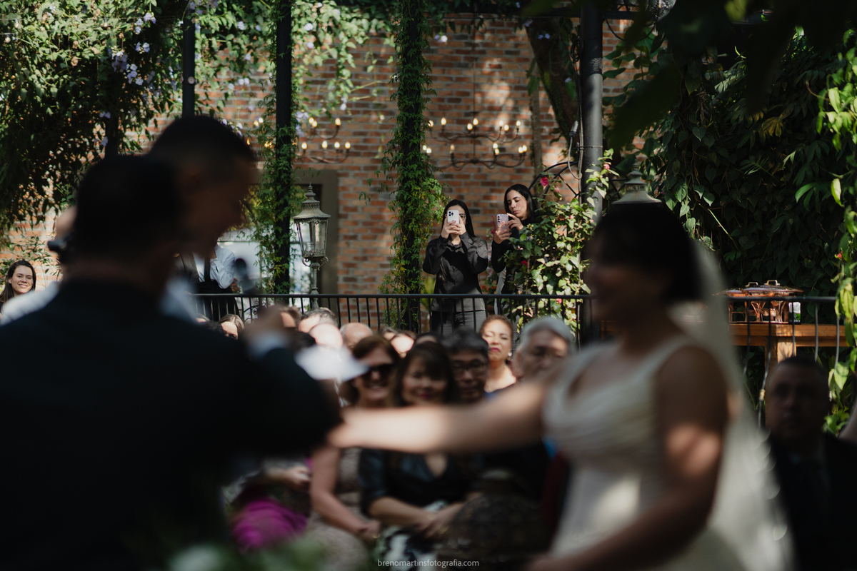giovanna-e-felipe-casamento-no-jardim-secreto-sitio-sao-jorge-brenomartinsfoto-casamento-de-dia-vestido-de-noiva-