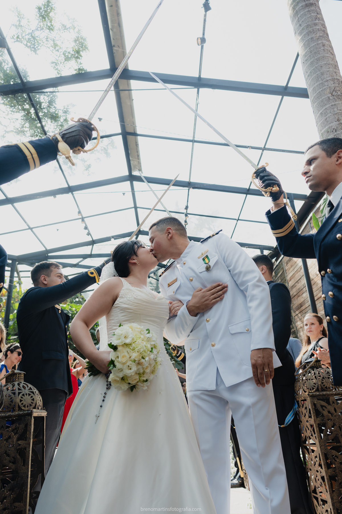 giovanna-e-felipe-casamento-no-jardim-secreto-sitio-sao-jorge-brenomartinsfoto-casamento-de-dia-vestido-de-noiva-