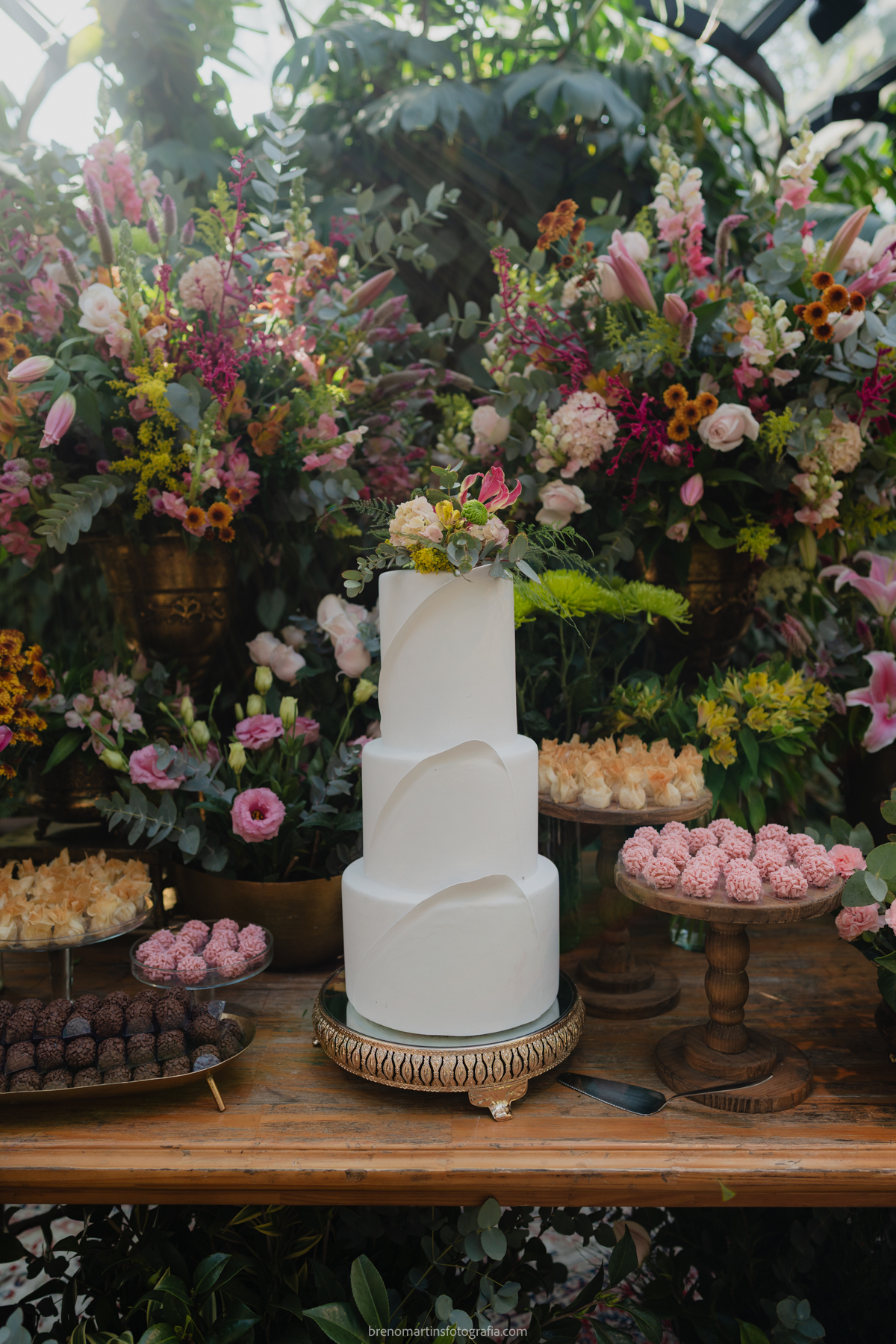 giovanna-e-felipe-casamento-no-jardim-secreto-sitio-sao-jorge-brenomartinsfoto-casamento-de-dia-vestido-de-noiva-