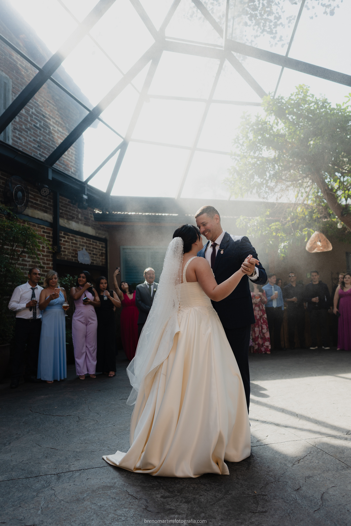 giovanna-e-felipe-casamento-no-jardim-secreto-sitio-sao-jorge-brenomartinsfoto-casamento-de-dia-vestido-de-noiva-