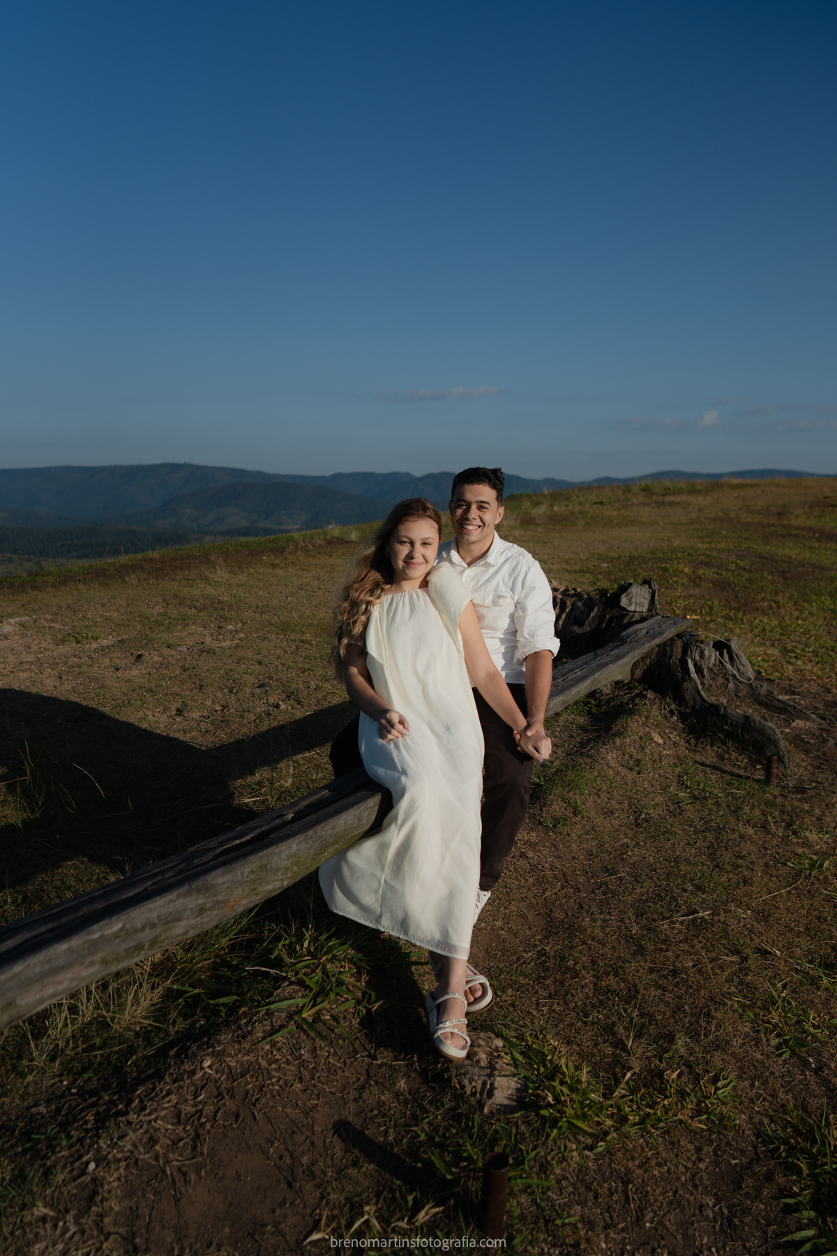 camily-e-brayan-pre-wedding-no-morro-do-capuava-brenomartinsfoto-breno-martins-fotografia-pre-wedding-nas-montanhas1