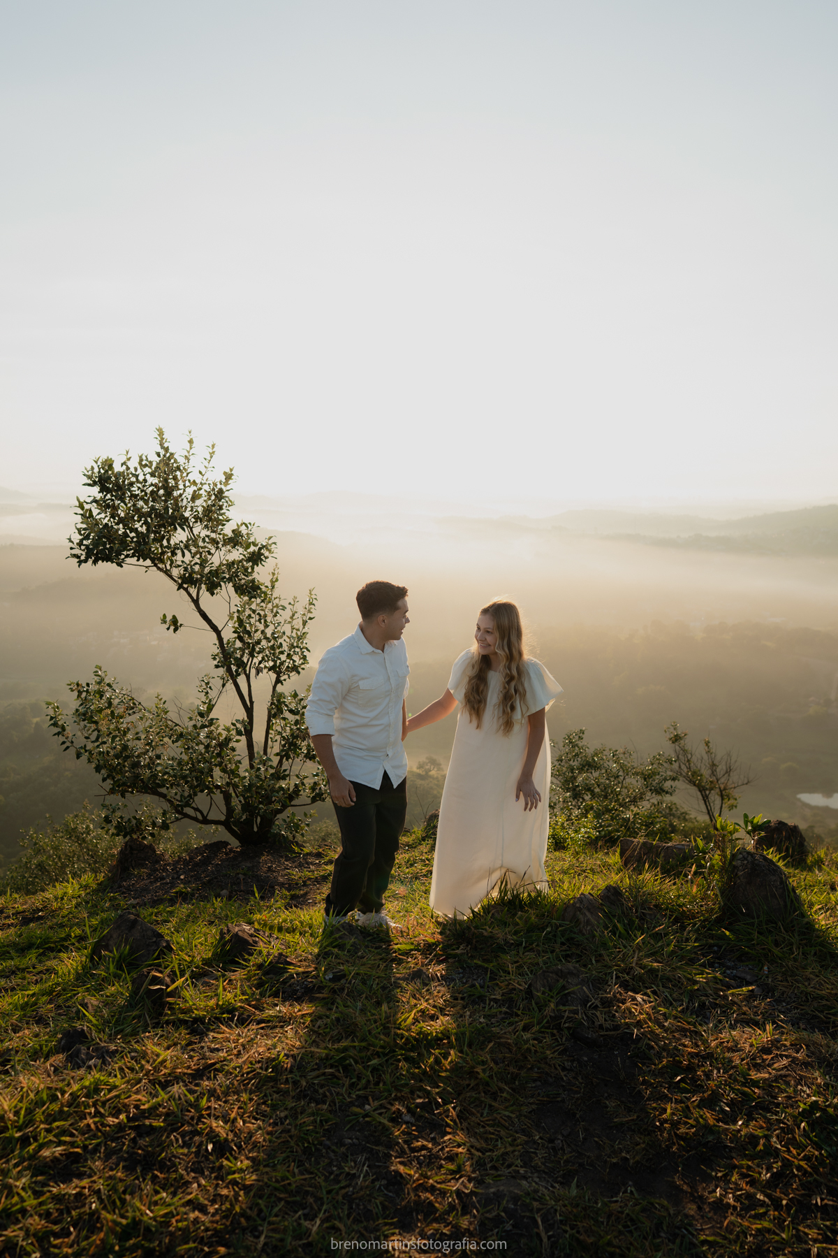 camily-e-brayan-pre-wedding-no-morro-do-capuava-brenomartinsfoto-breno-martins-fotografia-pre-wedding-nas-montanhas1