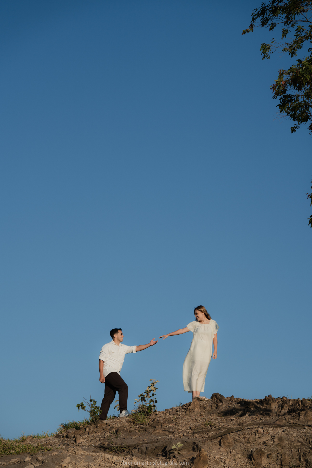 camily-e-brayan-pre-wedding-no-morro-do-capuava-brenomartinsfoto-breno-martins-fotografia-pre-wedding-nas-montanhas1