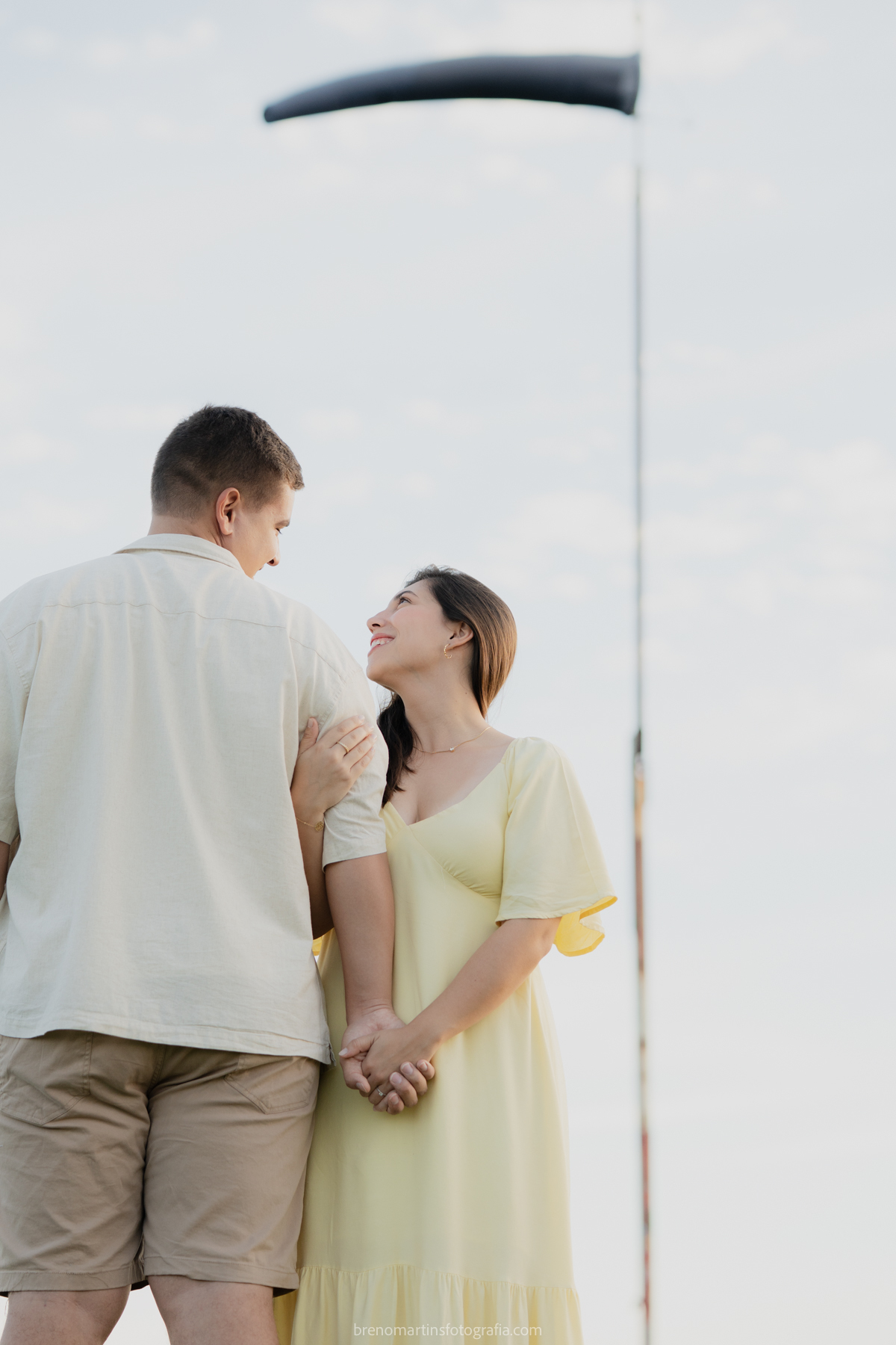 larissa-e-nicholas-pre-wedding-no-morro-do-capuava-pre-wedding-nas-montanhas-nascer-do-sol-brenomartinsfoto