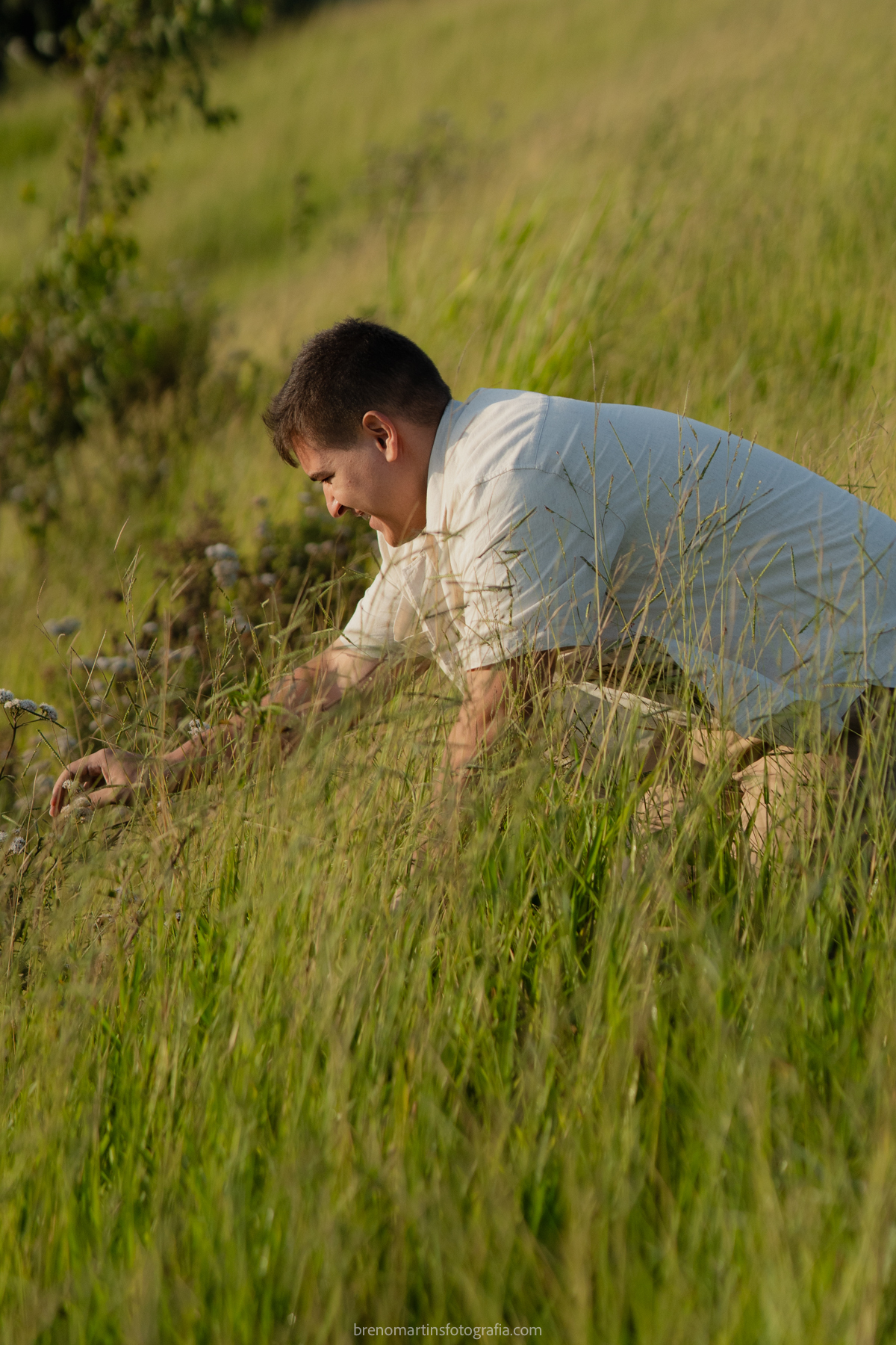 larissa-e-nicholas-pre-wedding-no-morro-do-capuava-pre-wedding-nas-montanhas-nascer-do-sol-brenomartinsfoto