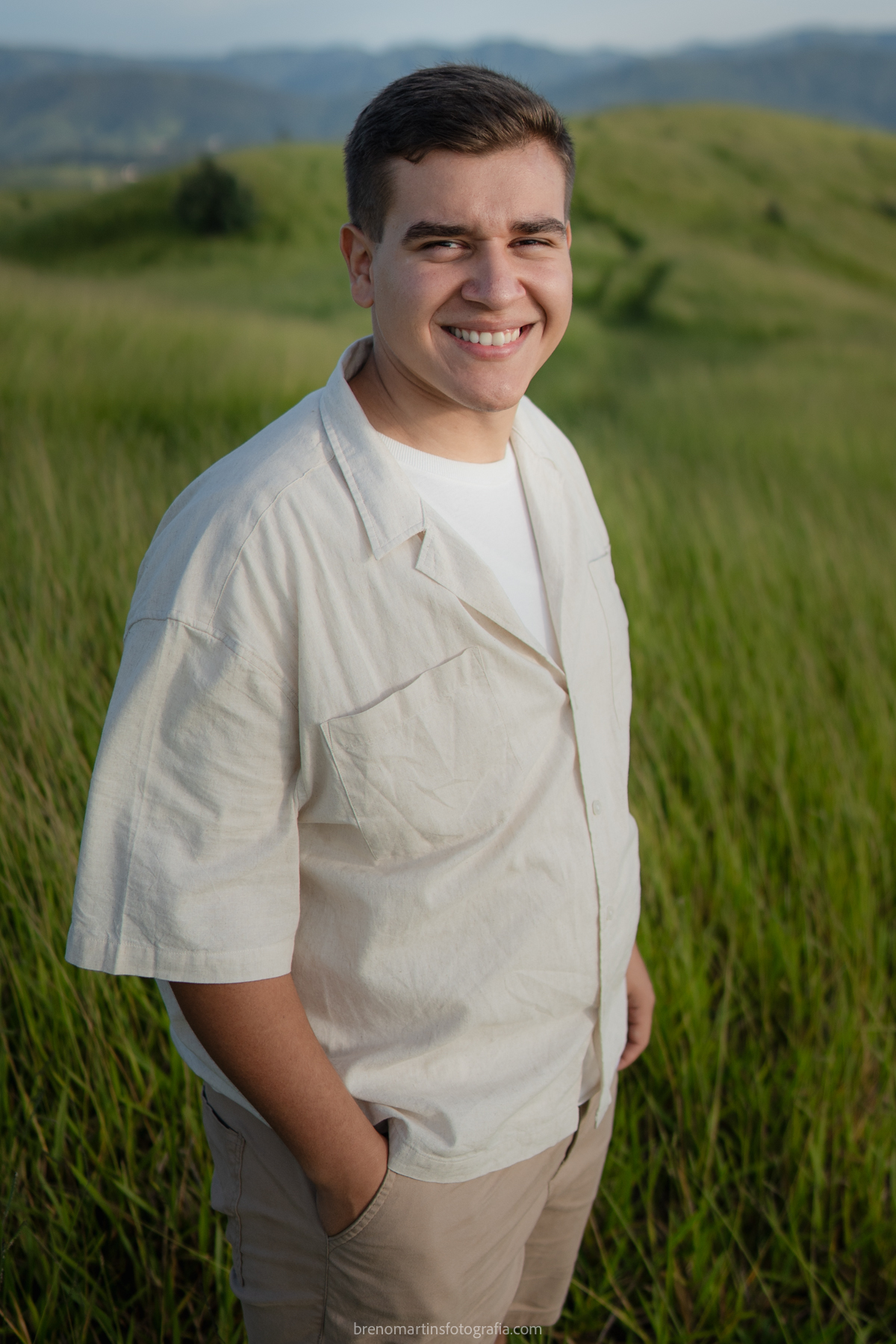 larissa-e-nicholas-pre-wedding-no-morro-do-capuava-pre-wedding-nas-montanhas-nascer-do-sol-brenomartinsfoto