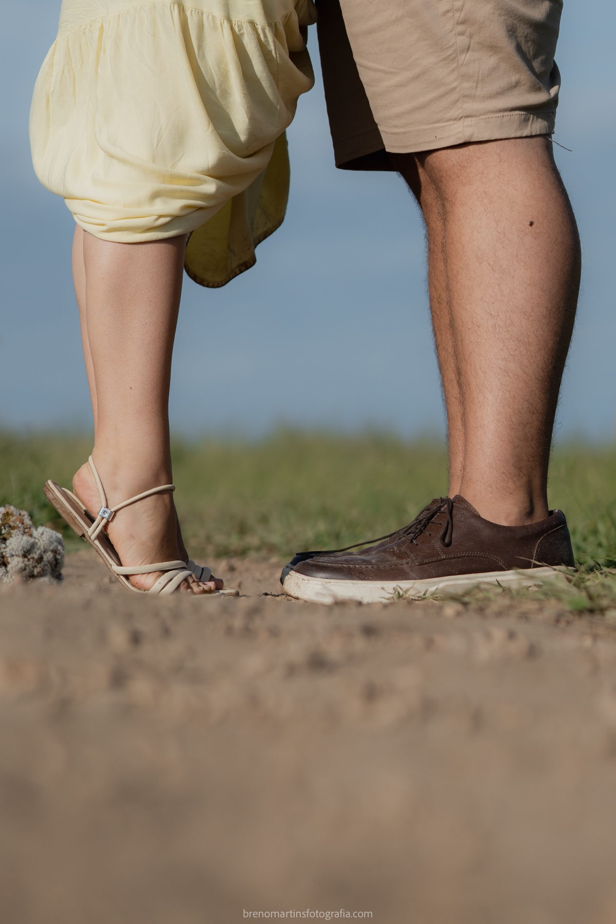 larissa-e-nicholas-pre-wedding-no-morro-do-capuava-pre-wedding-nas-montanhas-nascer-do-sol-brenomartinsfoto