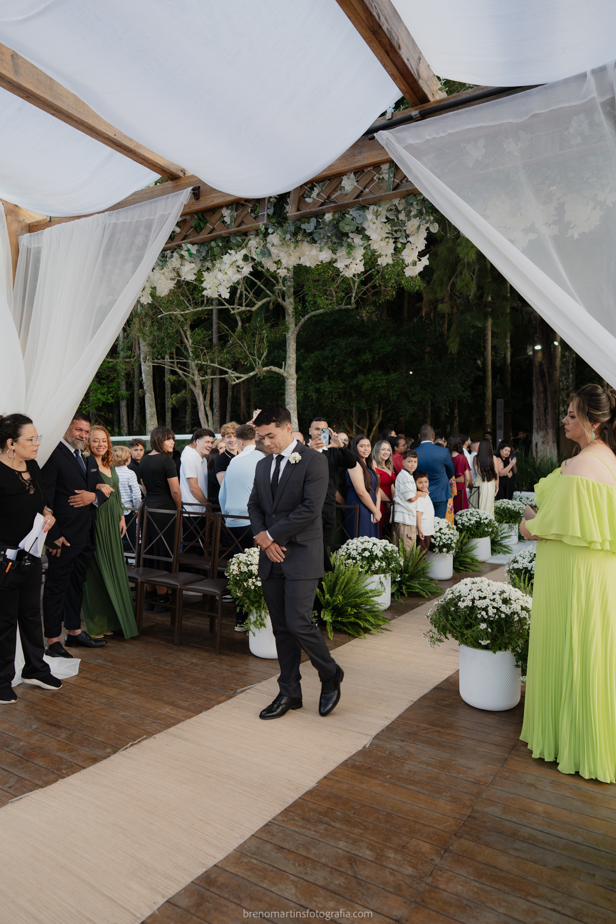 camily-e-brayan-casamento-no-recanto-santa-rita-vestido-de-noiva-making-of-noiva-janela-brenomartinsfoto