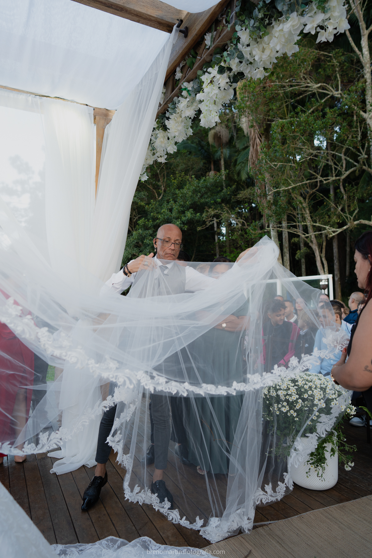 camily-e-brayan-casamento-no-recanto-santa-rita-vestido-de-noiva-making-of-noiva-janela-brenomartinsfoto