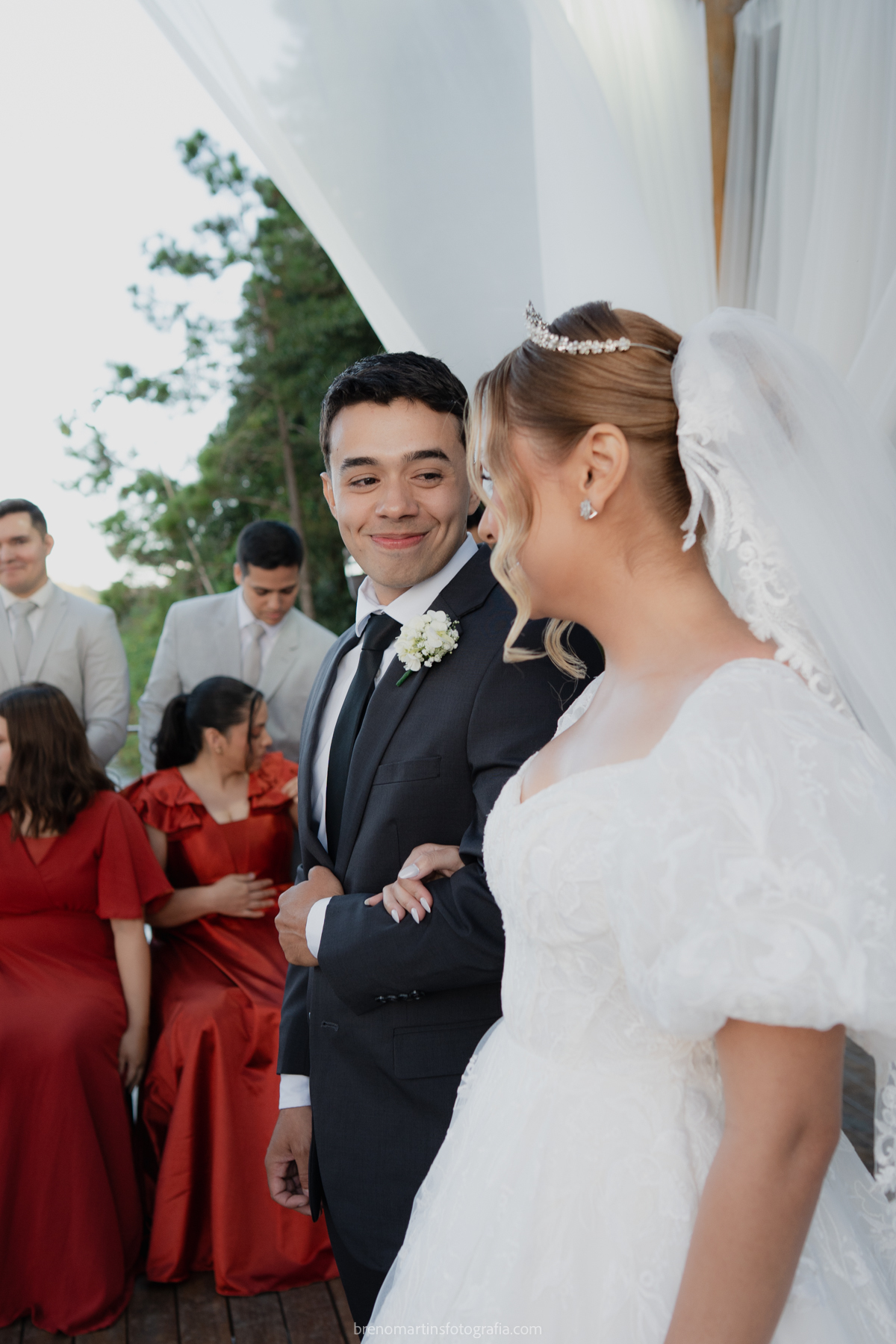 camily-e-brayan-casamento-no-recanto-santa-rita-vestido-de-noiva-making-of-noiva-janela-brenomartinsfoto