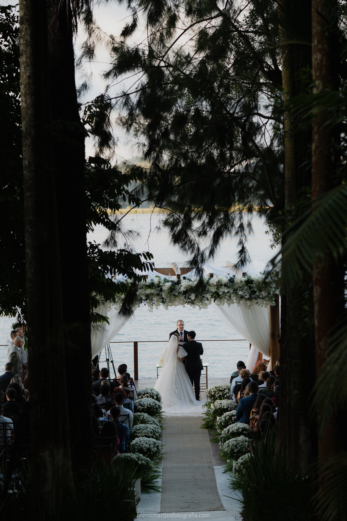 camily-e-brayan-casamento-no-recanto-santa-rita-vestido-de-noiva-making-of-noiva-janela-brenomartinsfoto