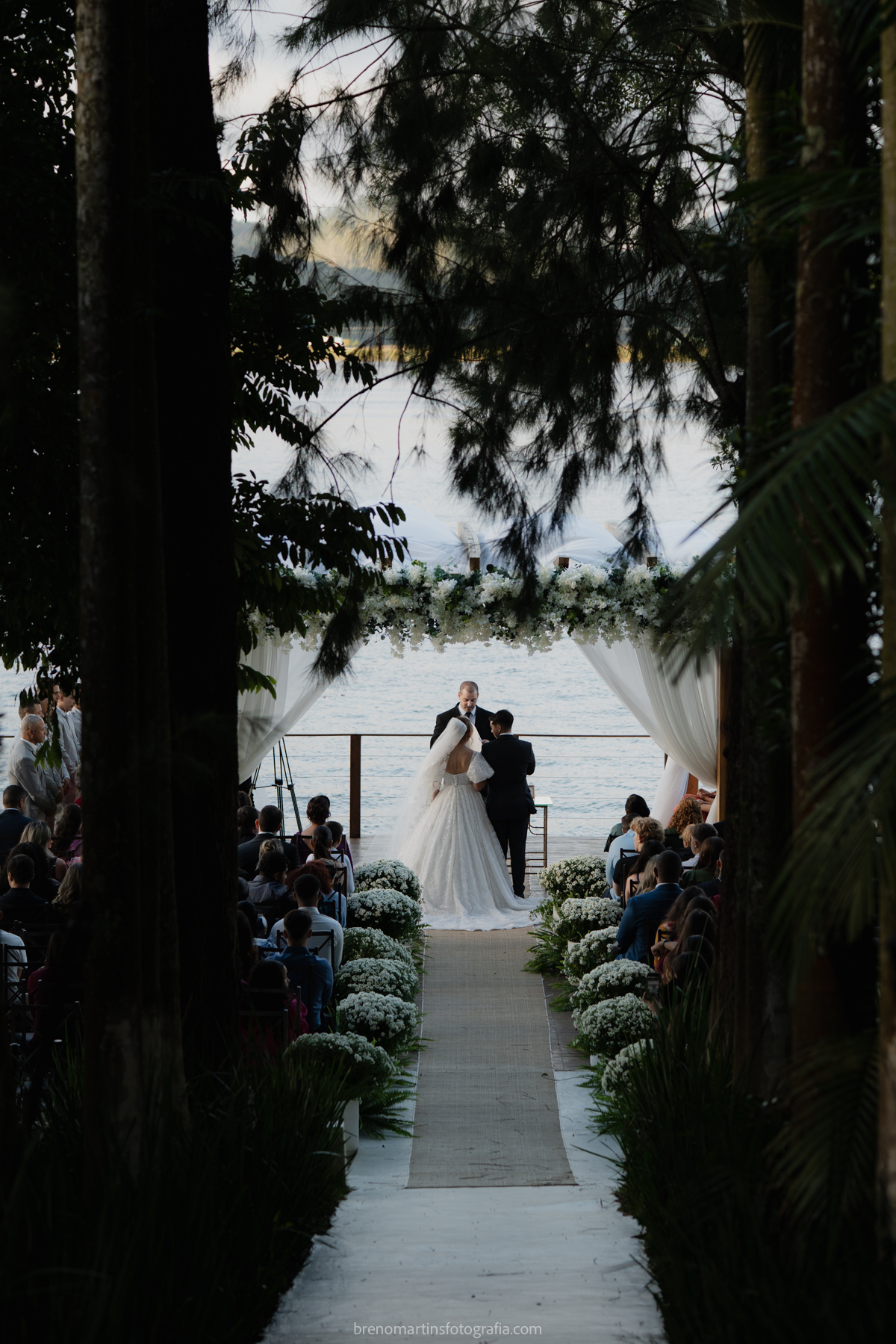 camily-e-brayan-casamento-no-recanto-santa-rita-vestido-de-noiva-making-of-noiva-janela-brenomartinsfoto
