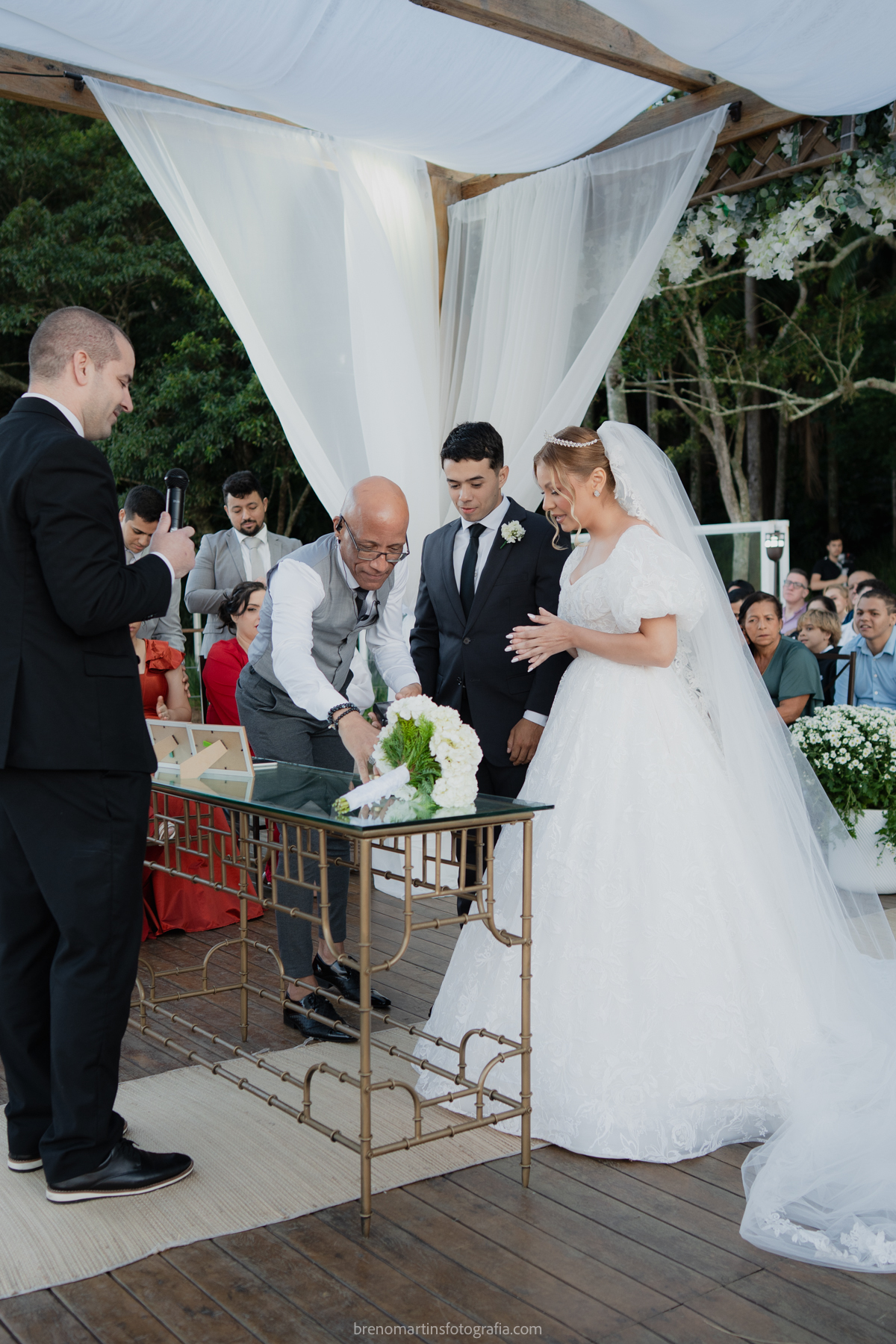 camily-e-brayan-casamento-no-recanto-santa-rita-vestido-de-noiva-making-of-noiva-janela-brenomartinsfoto