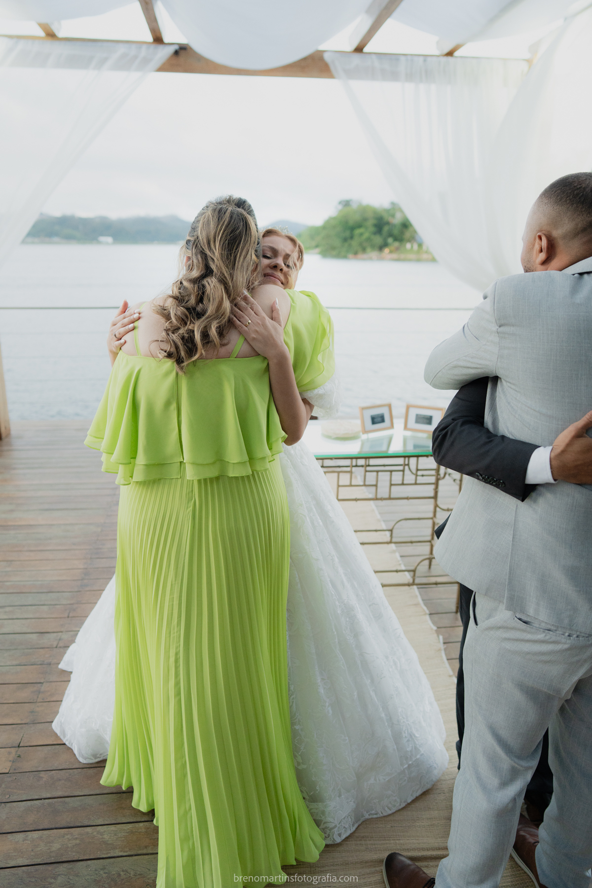 camily-e-brayan-casamento-no-recanto-santa-rita-vestido-de-noiva-making-of-noiva-janela-brenomartinsfoto