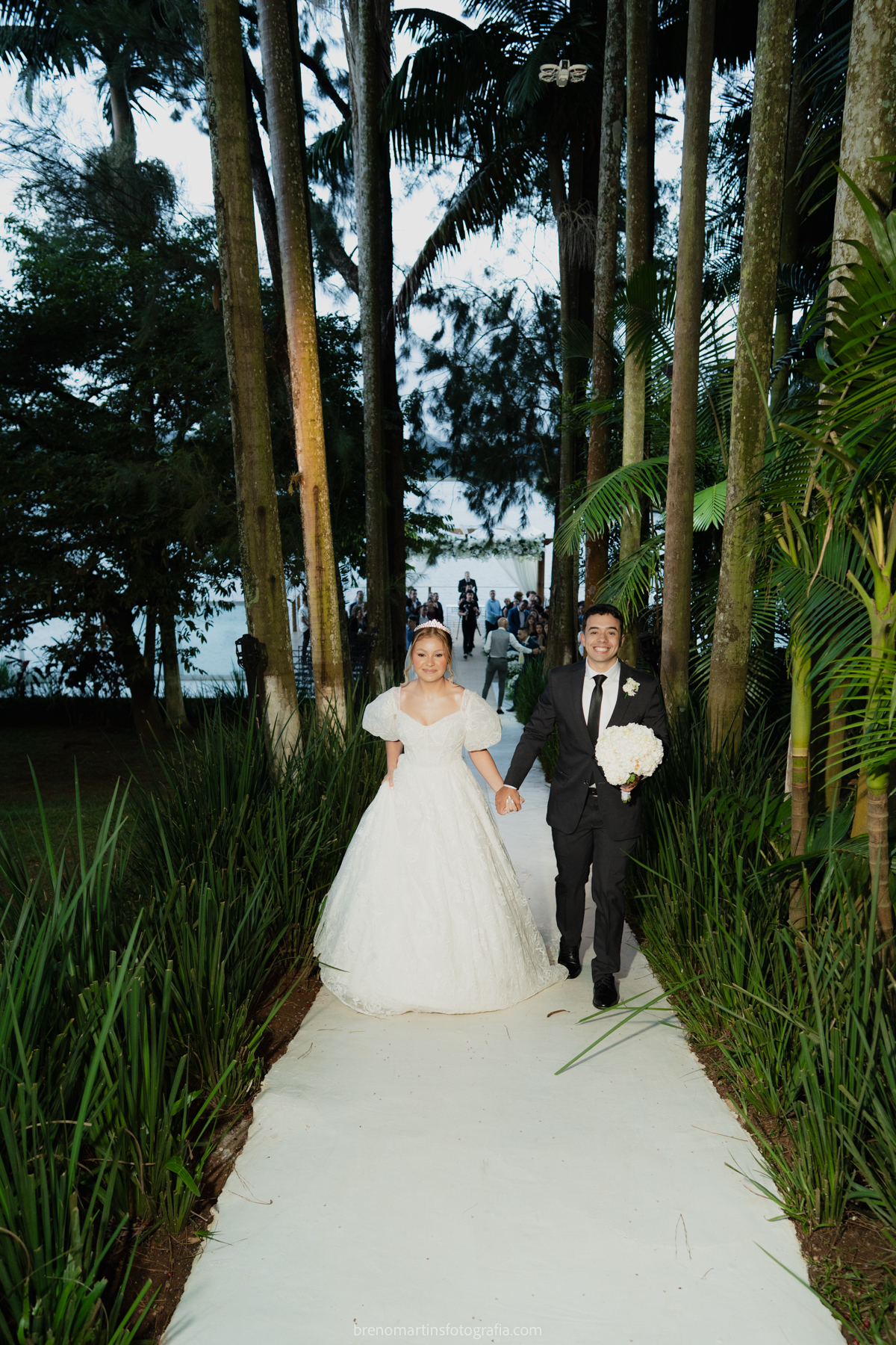 camily-e-brayan-casamento-no-recanto-santa-rita-vestido-de-noiva-making-of-noiva-janela-brenomartinsfotocamily-e-brayan-casamento-no-recanto-santa-rita-vestido-de-noiva-making-of-noiva-janela-brenomartinsfoto