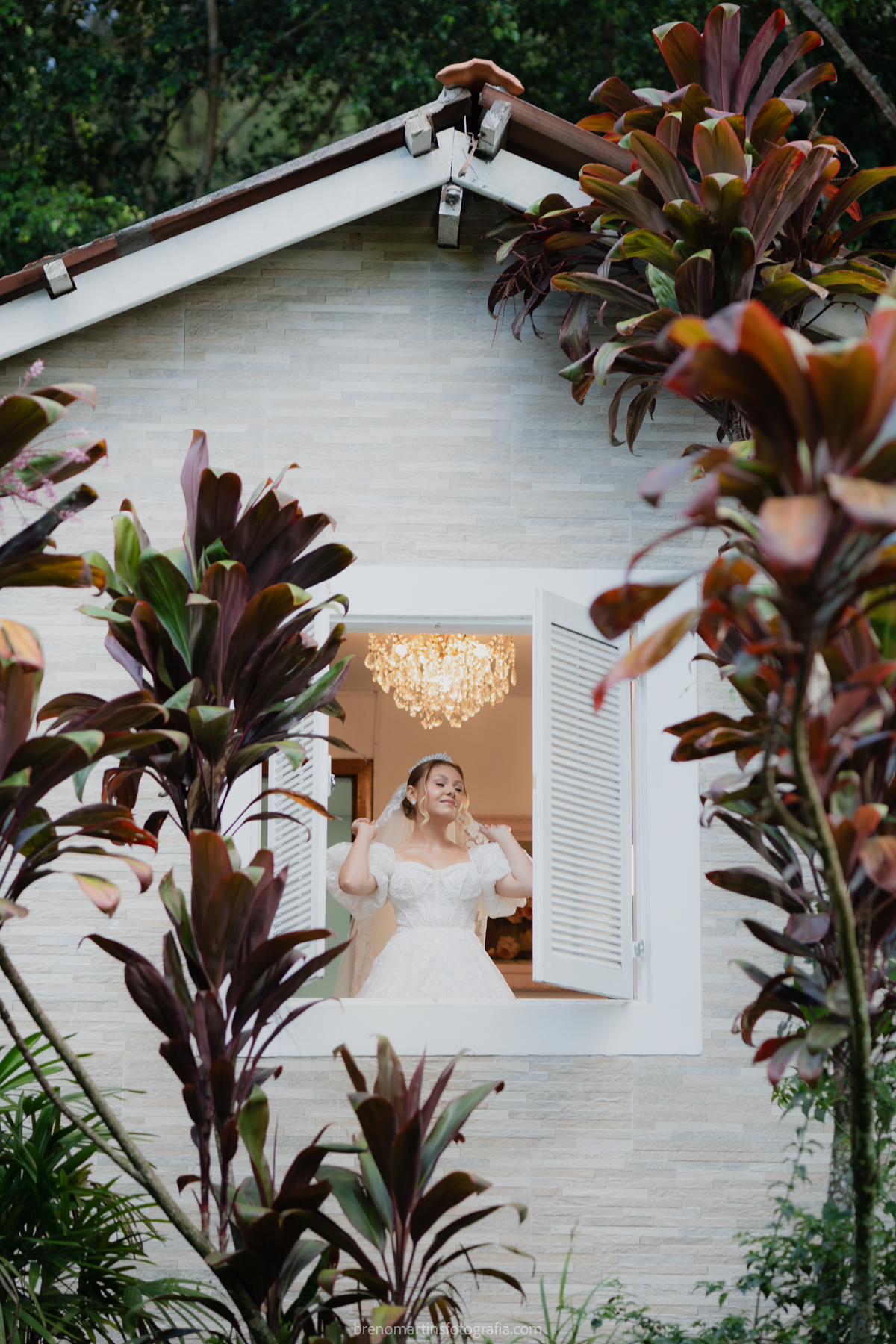 camily-e-brayan-casamento-no-recanto-santa-rita-vestido-de-noiva-making-of-noiva-janela-brenomartinsfoto