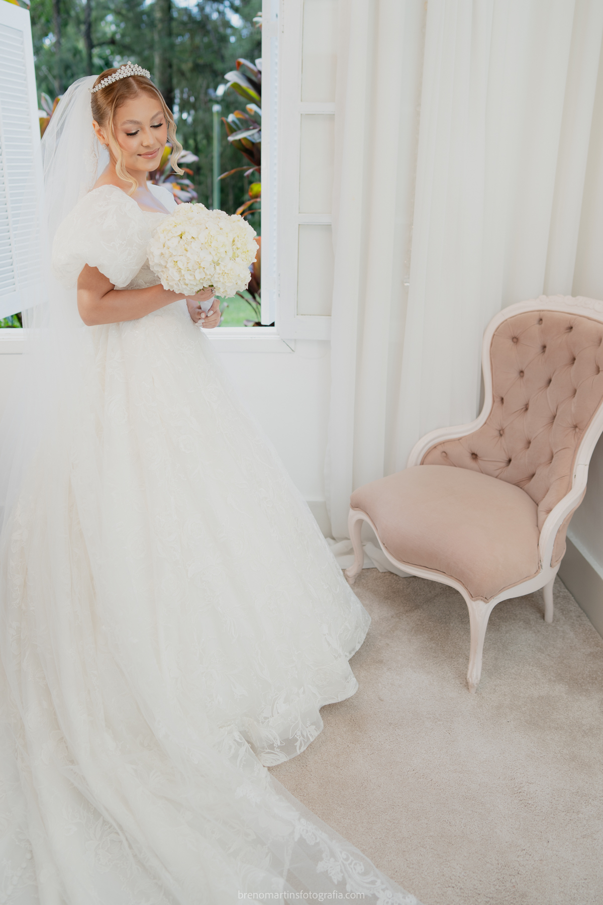 camily-e-brayan-casamento-no-recanto-santa-rita-vestido-de-noiva-making-of-noiva-janela-brenomartinsfoto