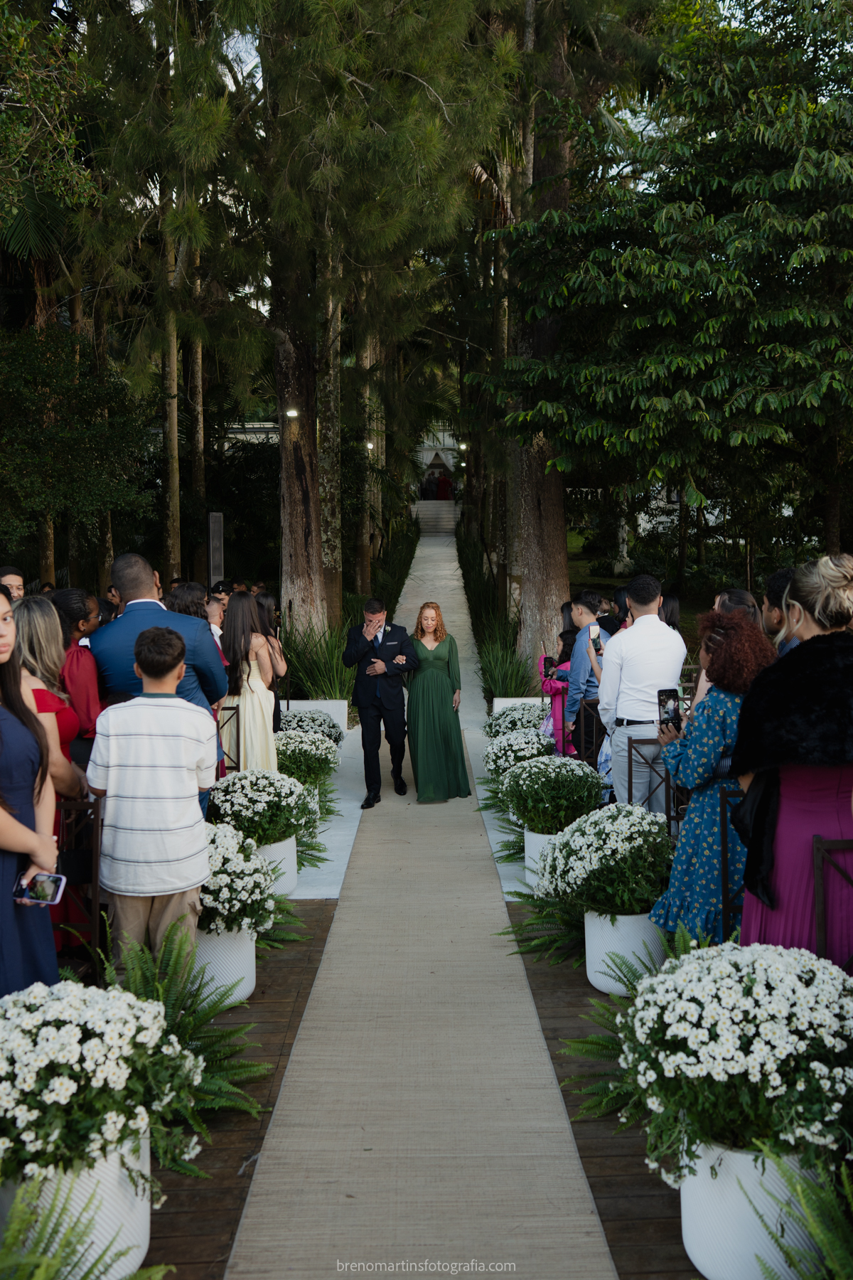 camily-e-brayan-casamento-no-recanto-santa-rita-vestido-de-noiva-making-of-noiva-janela-brenomartinsfoto
