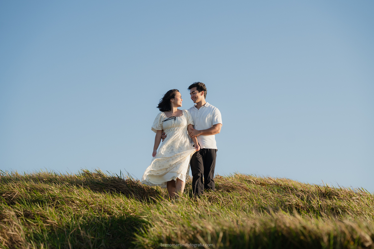olivia-e-eric-lindo-pre-wedding-no-morro-do-capuava-brenomartinsfoto