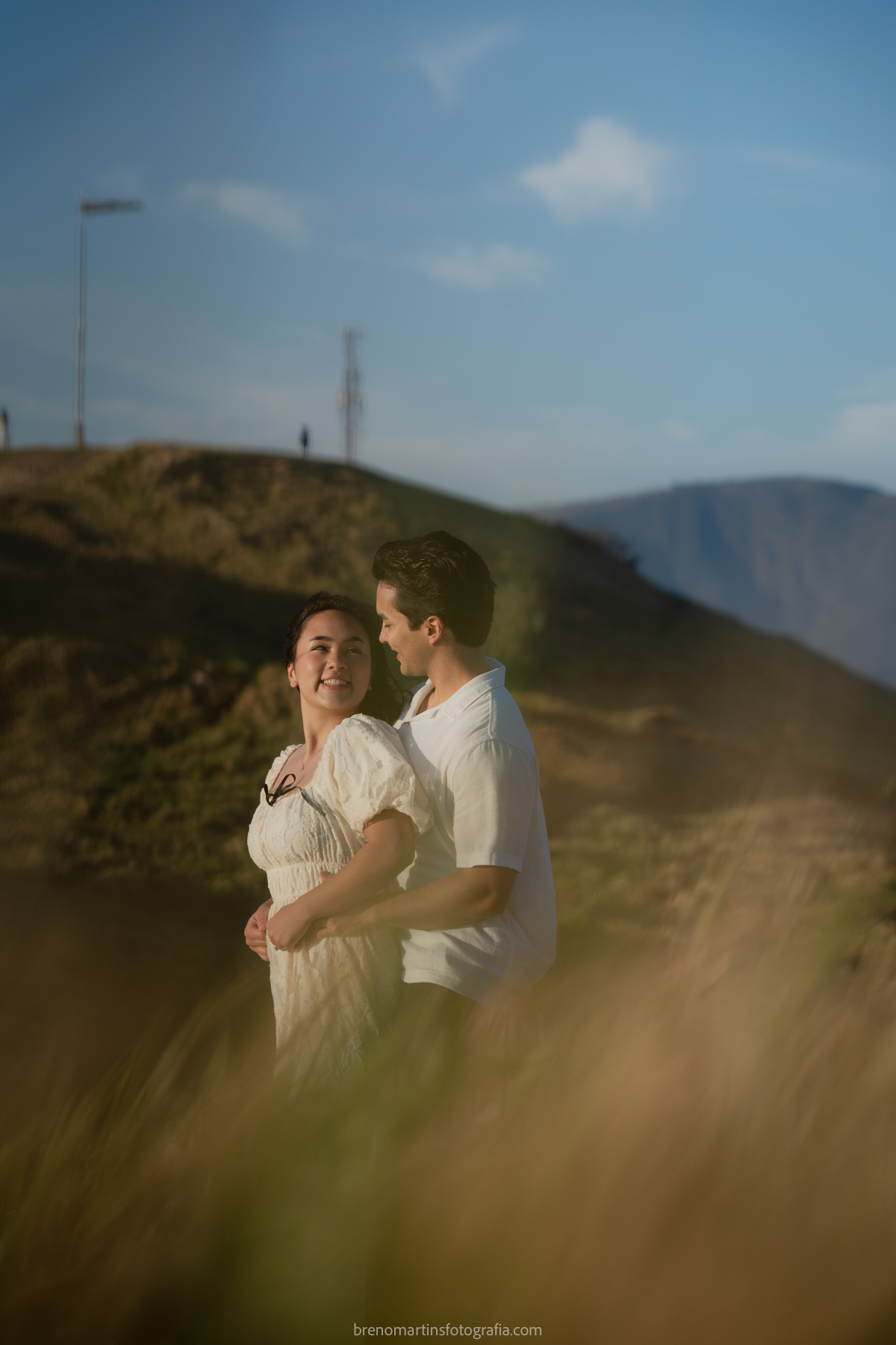 olivia-e-eric-lindo-pre-wedding-no-morro-do-capuava-brenomartinsfoto