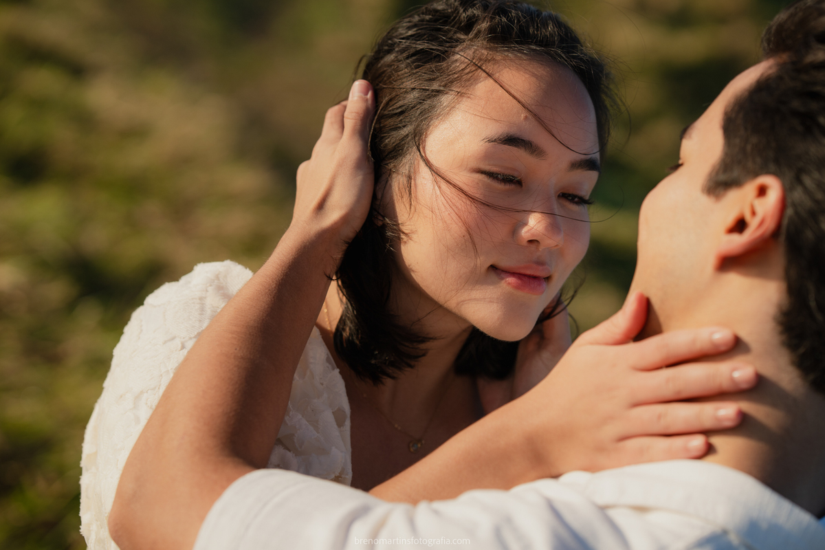 olivia-e-eric-lindo-pre-wedding-no-morro-do-capuava-brenomartinsfoto