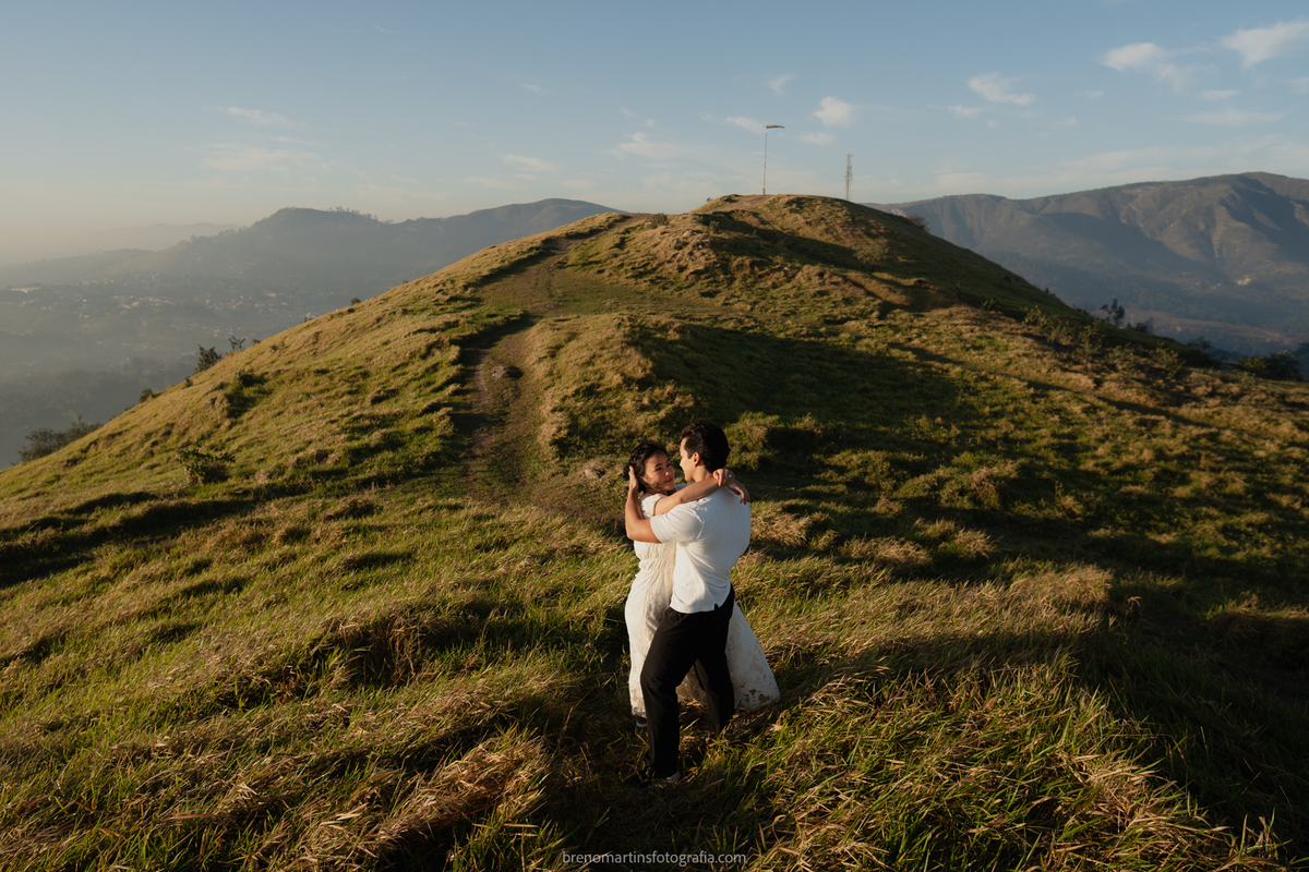 olivia-e-eric-lindo-pre-wedding-no-morro-do-capuava-brenomartinsfoto