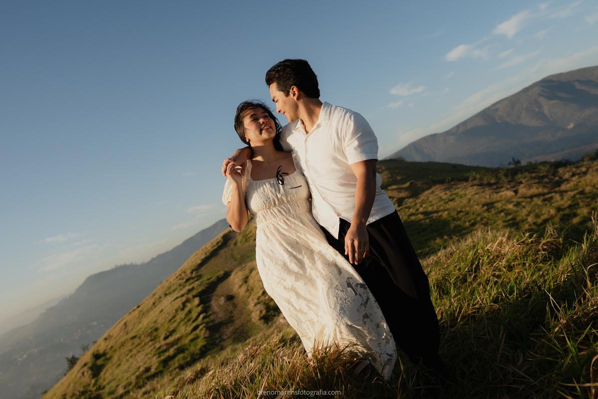 olivia-e-eric-lindo-pre-wedding-no-morro-do-capuava-brenomartinsfoto