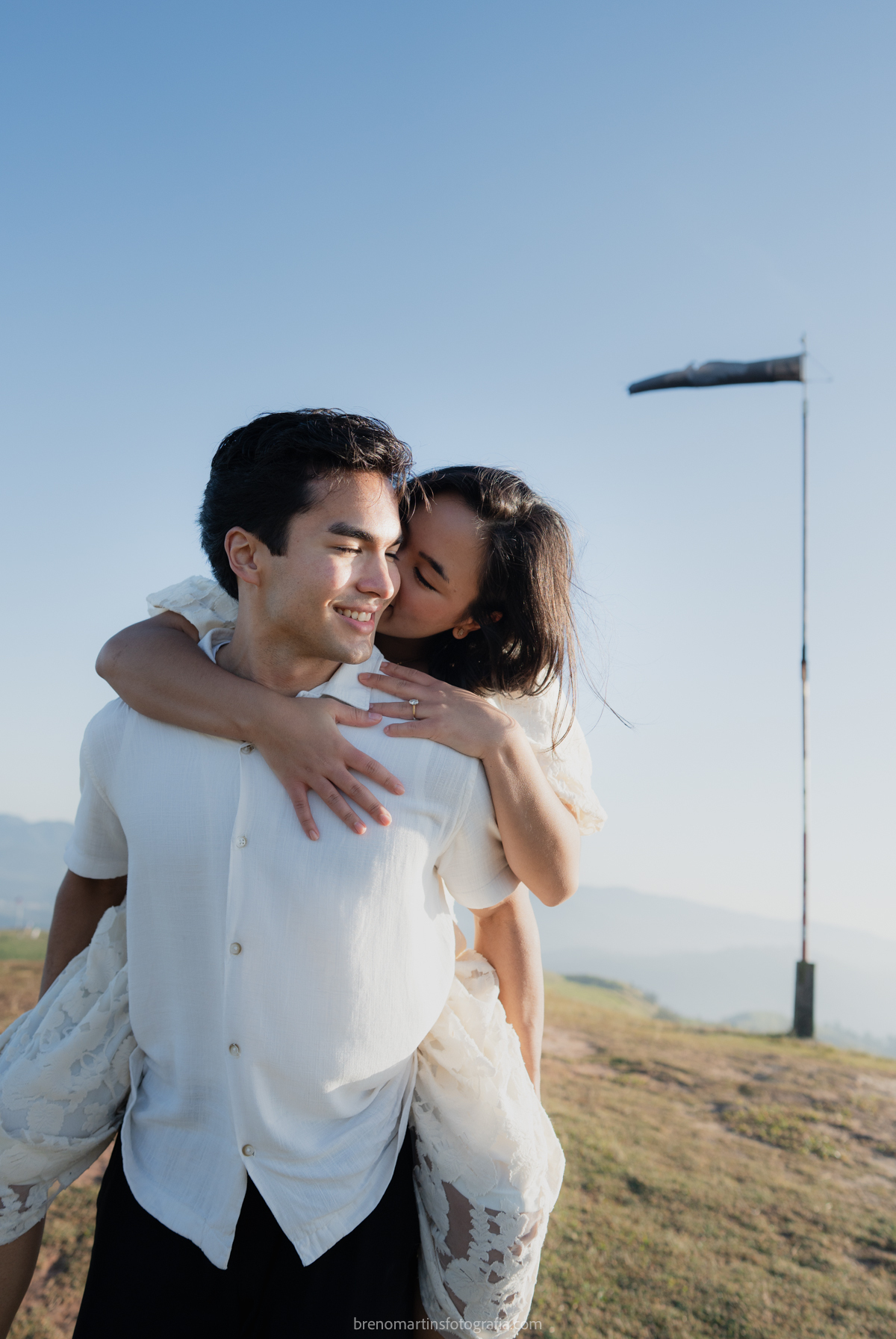 olivia-e-eric-lindo-pre-wedding-no-morro-do-capuava-brenomartinsfoto