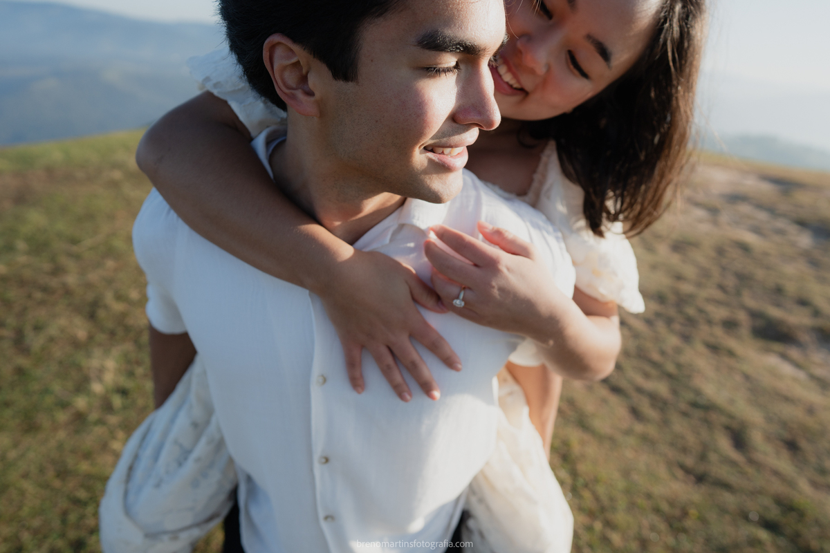 olivia-e-eric-lindo-pre-wedding-no-morro-do-capuava-brenomartinsfoto