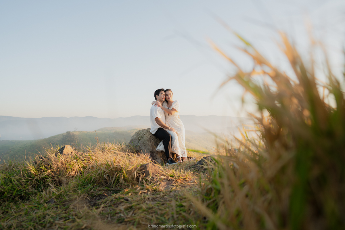 olivia-e-eric-lindo-pre-wedding-no-morro-do-capuava-brenomartinsfoto