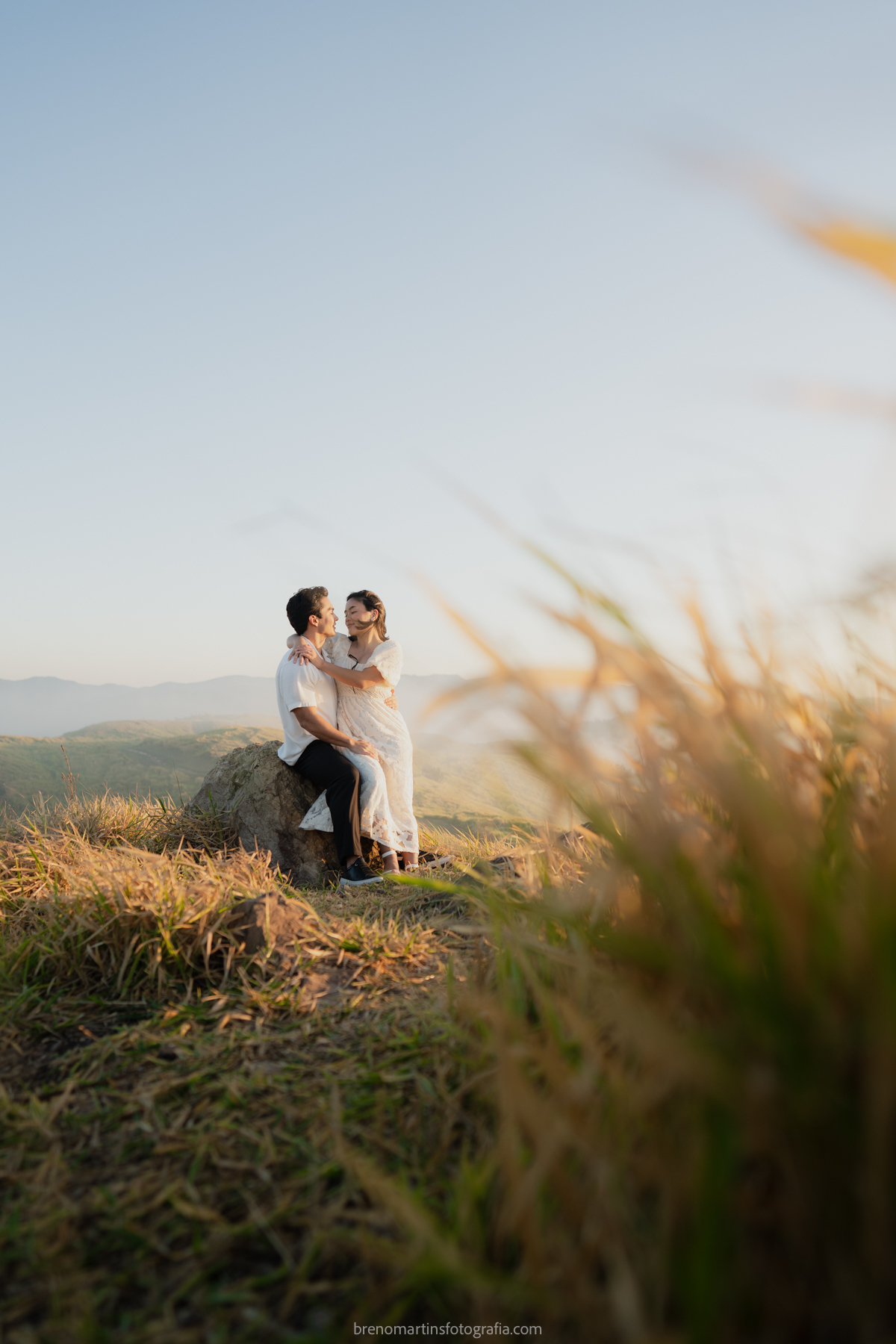 olivia-e-eric-lindo-pre-wedding-no-morro-do-capuava-brenomartinsfoto