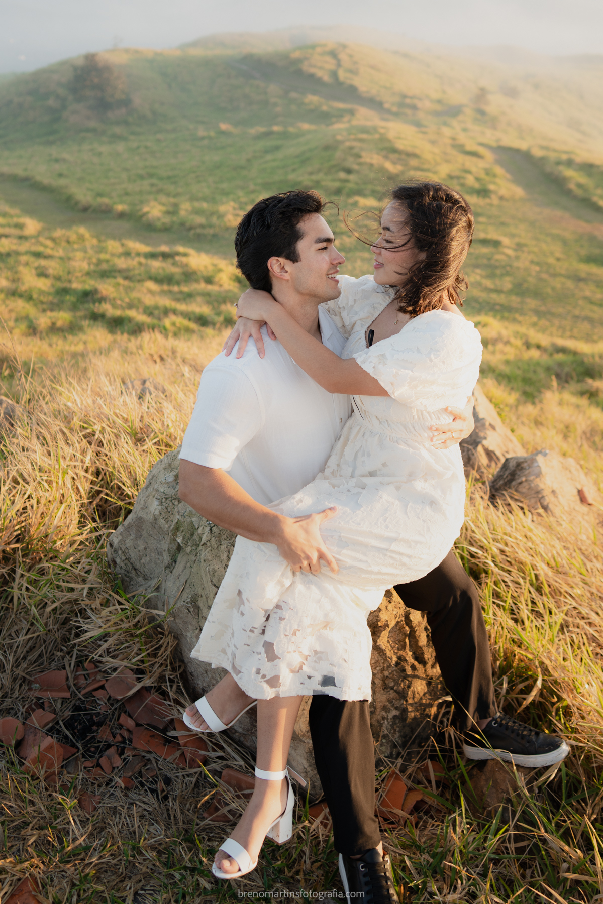 olivia-e-eric-lindo-pre-wedding-no-morro-do-capuava-brenomartinsfoto