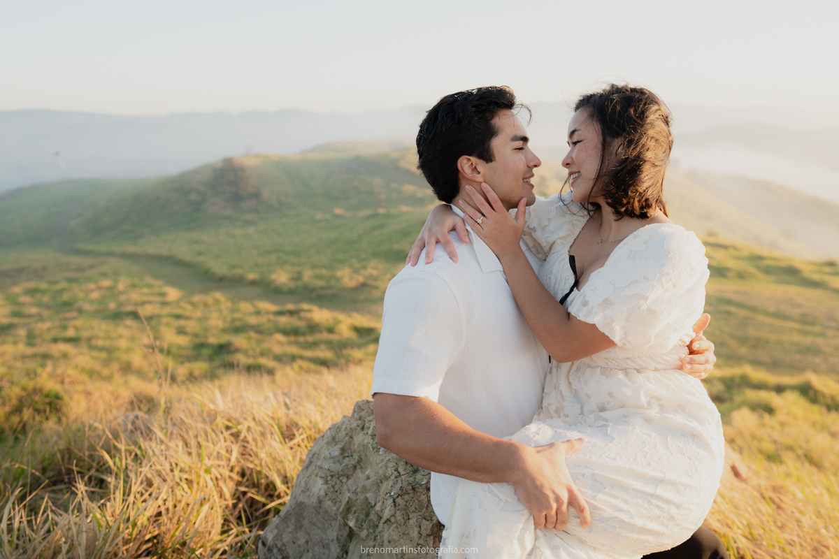 olivia-e-eric-lindo-pre-wedding-no-morro-do-capuava-brenomartinsfoto