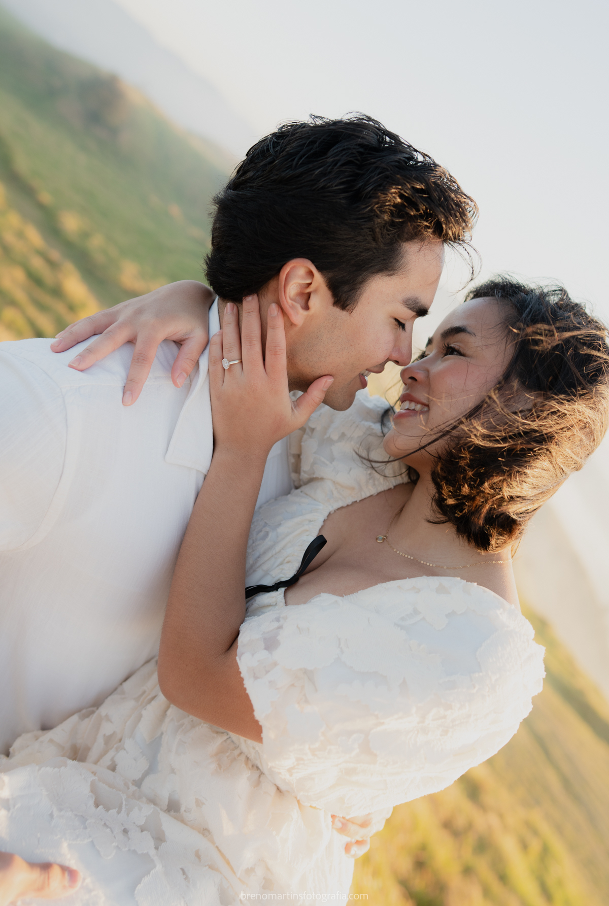 olivia-e-eric-lindo-pre-wedding-no-morro-do-capuava-brenomartinsfoto