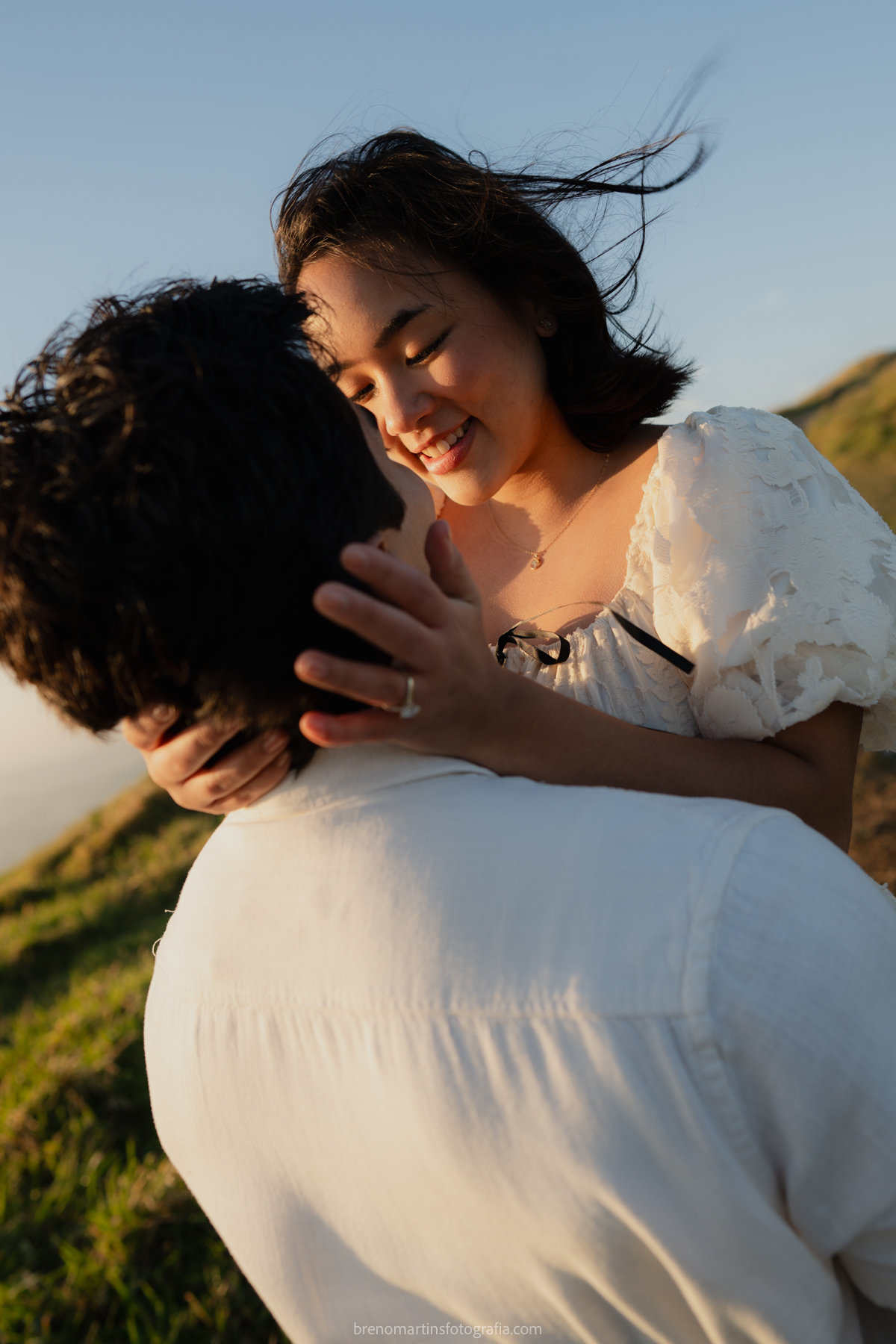 olivia-e-eric-lindo-pre-wedding-no-morro-do-capuava-brenomartinsfoto