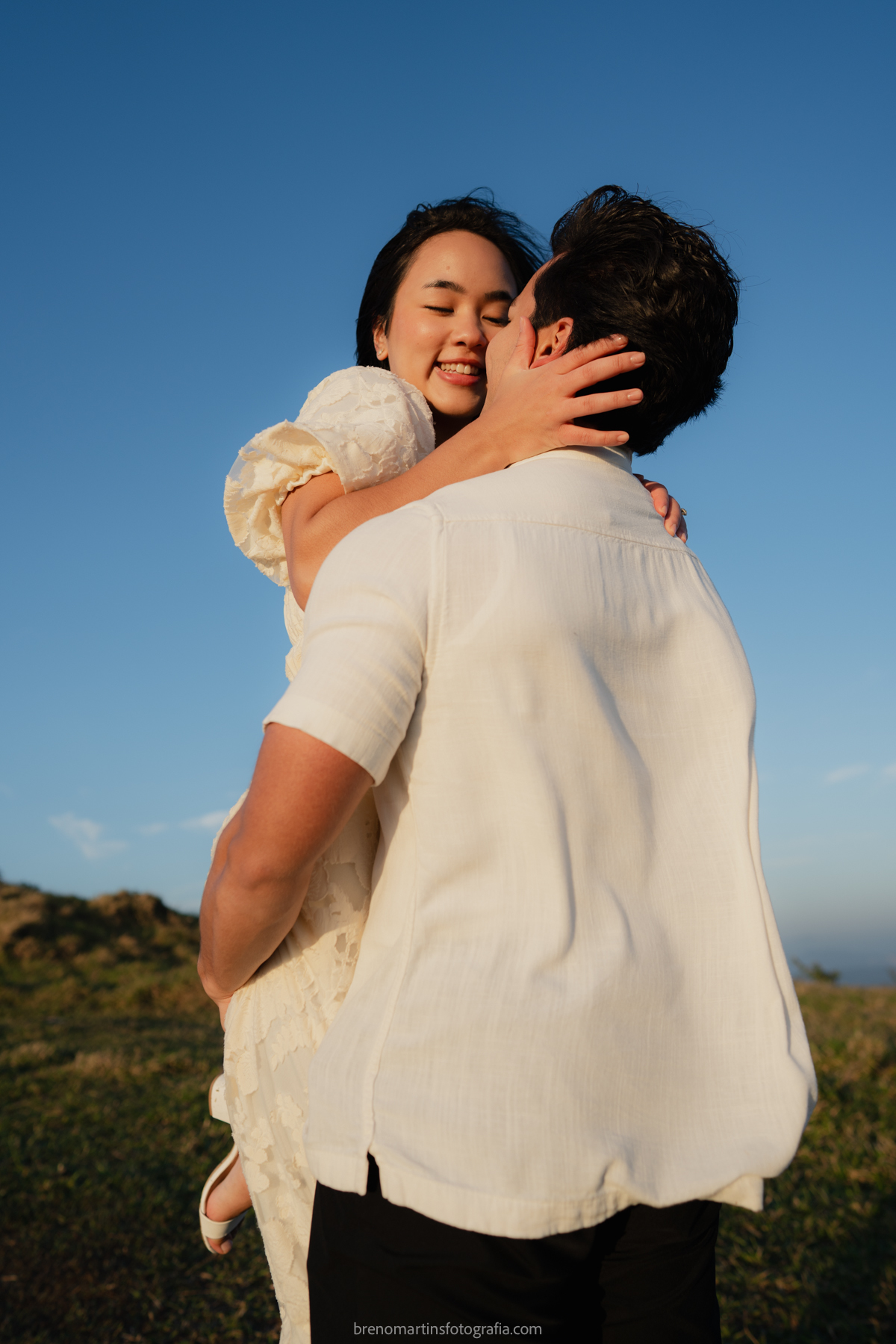 olivia-e-eric-lindo-pre-wedding-no-morro-do-capuava-brenomartinsfoto