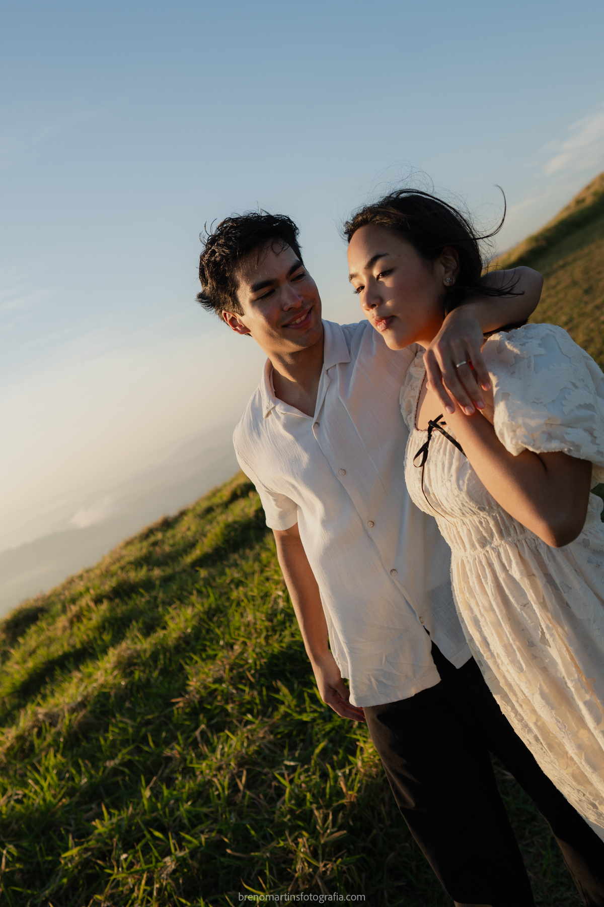 olivia-e-eric-lindo-pre-wedding-no-morro-do-capuava-brenomartinsfoto