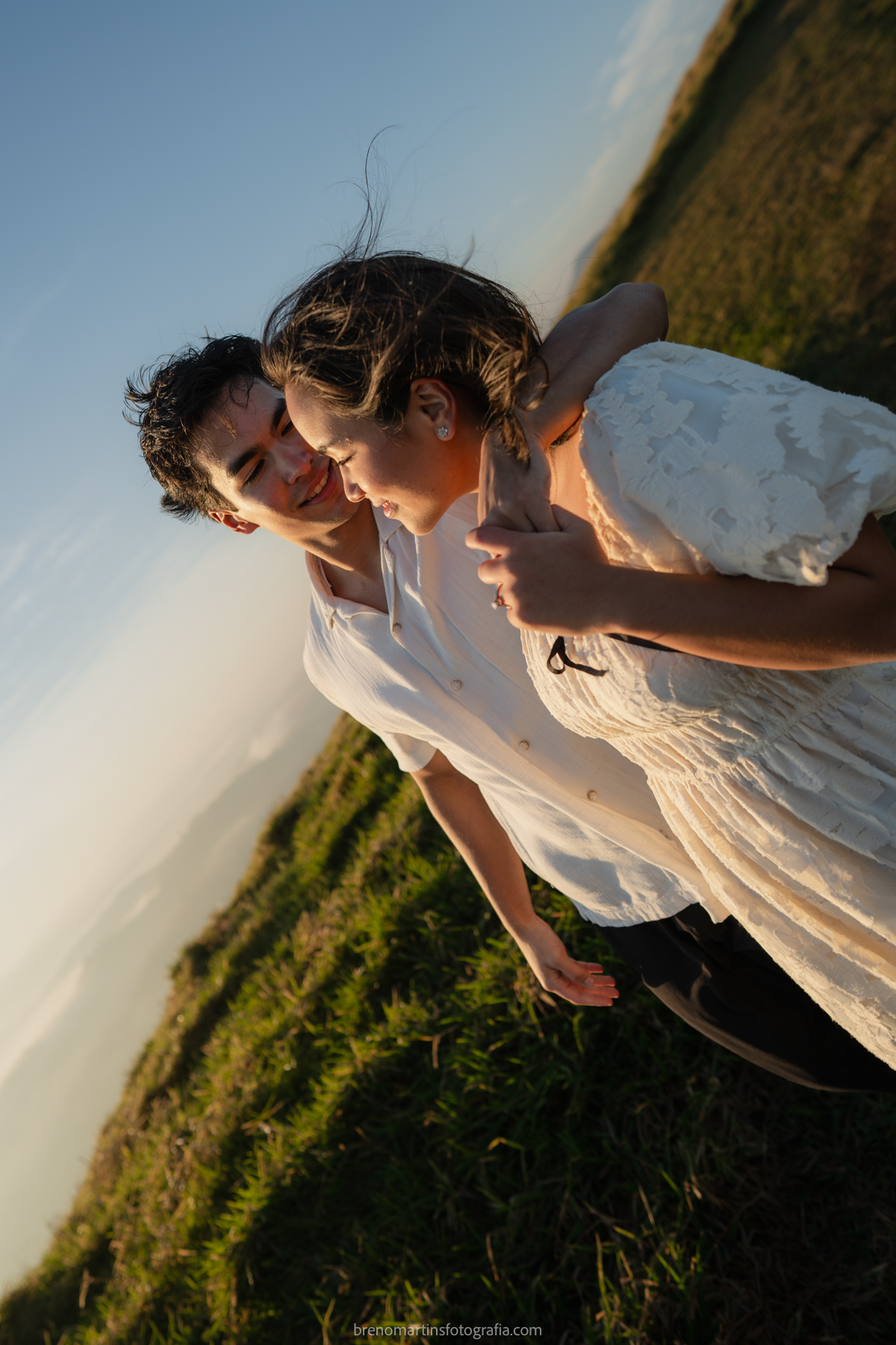olivia-e-eric-lindo-pre-wedding-no-morro-do-capuava-brenomartinsfoto