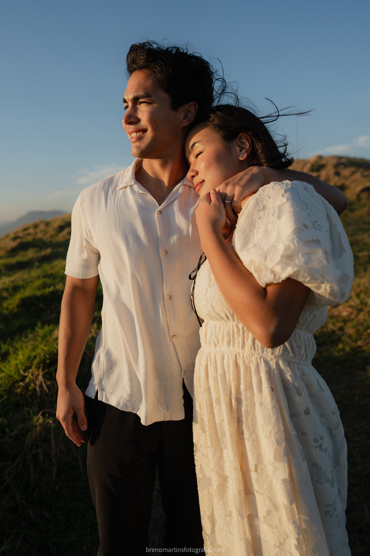 olivia-e-eric-lindo-pre-wedding-no-morro-do-capuava-brenomartinsfoto