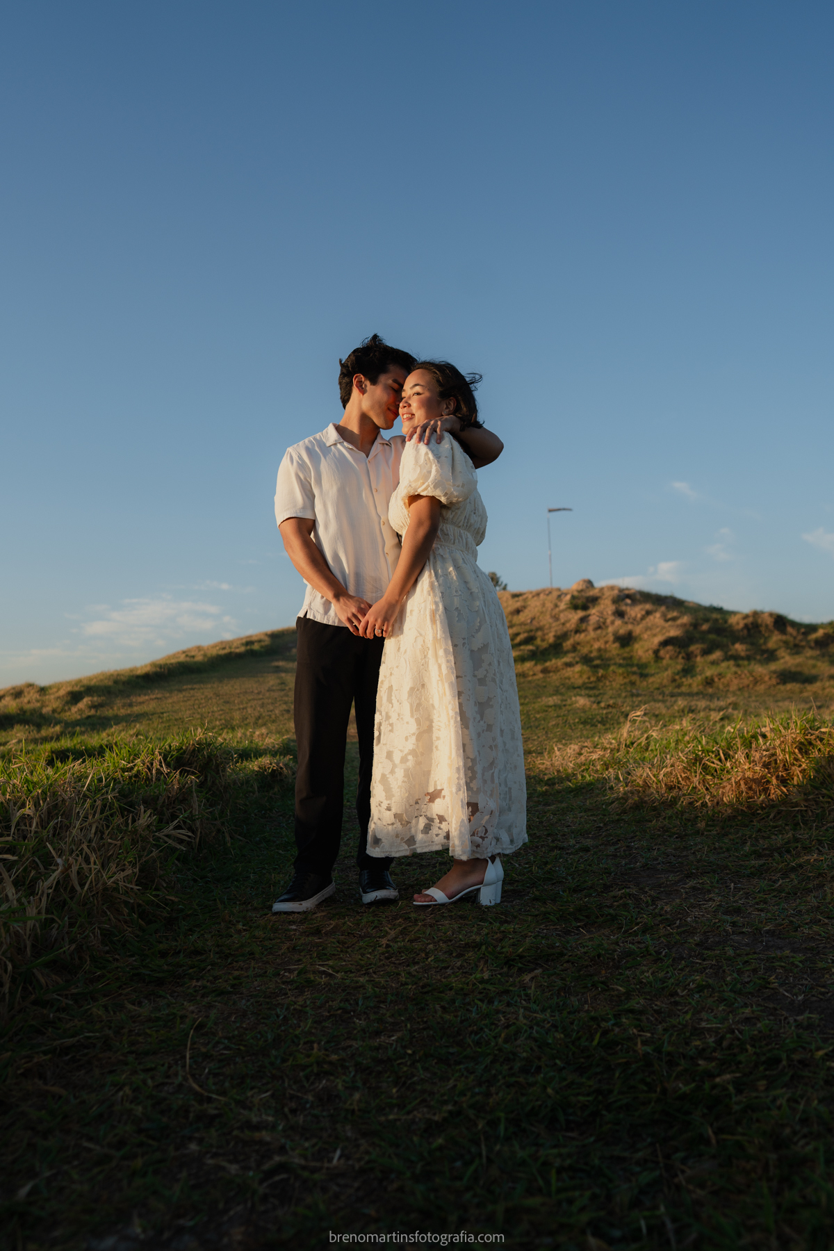 olivia-e-eric-lindo-pre-wedding-no-morro-do-capuava-brenomartinsfoto