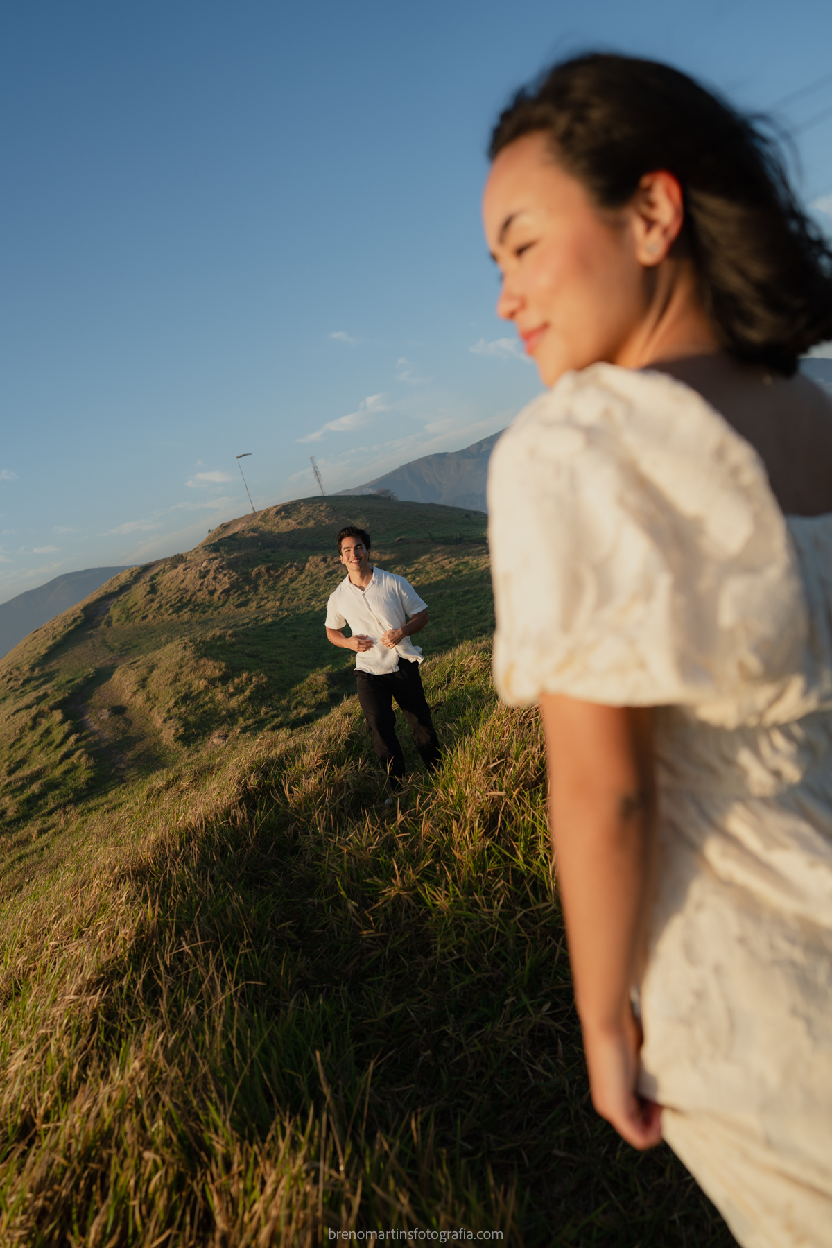 olivia-e-eric-lindo-pre-wedding-no-morro-do-capuava-brenomartinsfoto