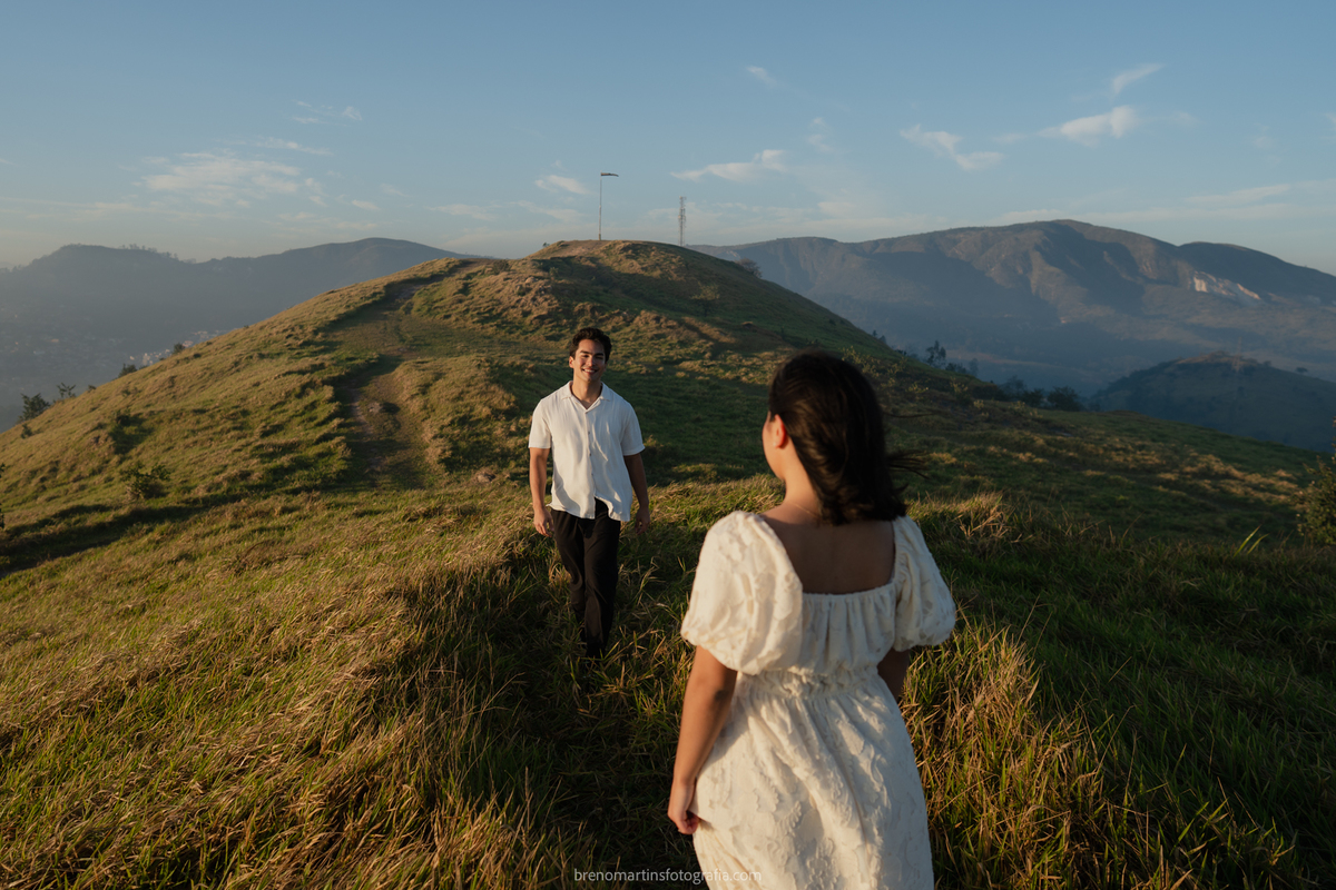 olivia-e-eric-lindo-pre-wedding-no-morro-do-capuava-brenomartinsfoto